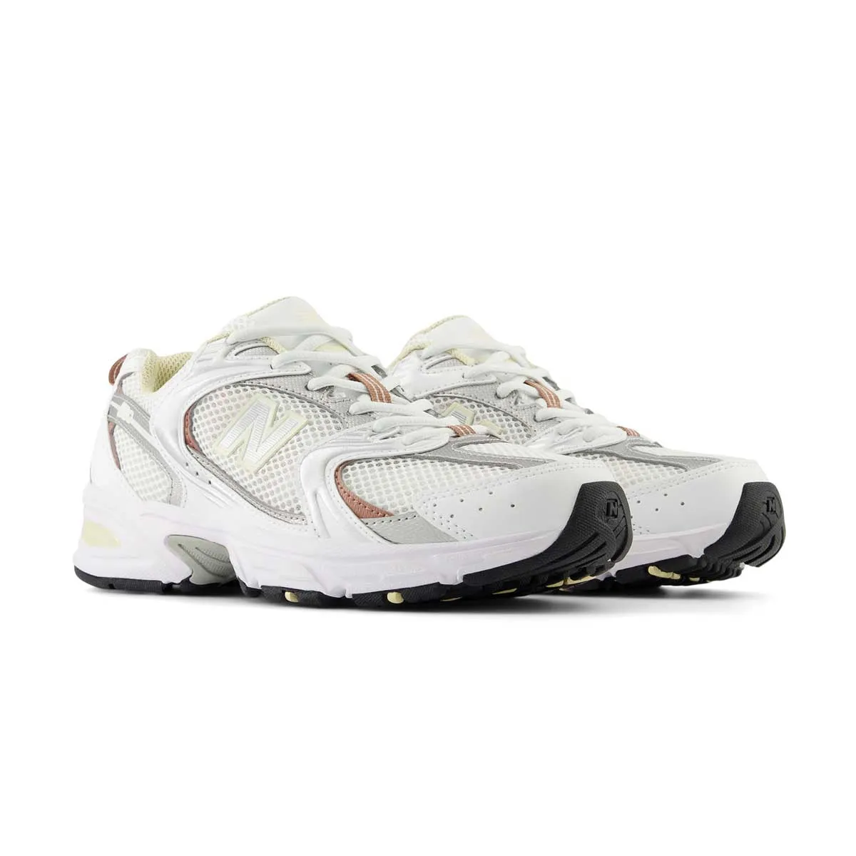 530 'White Silver Metallic Calcium' Flexibility Feature