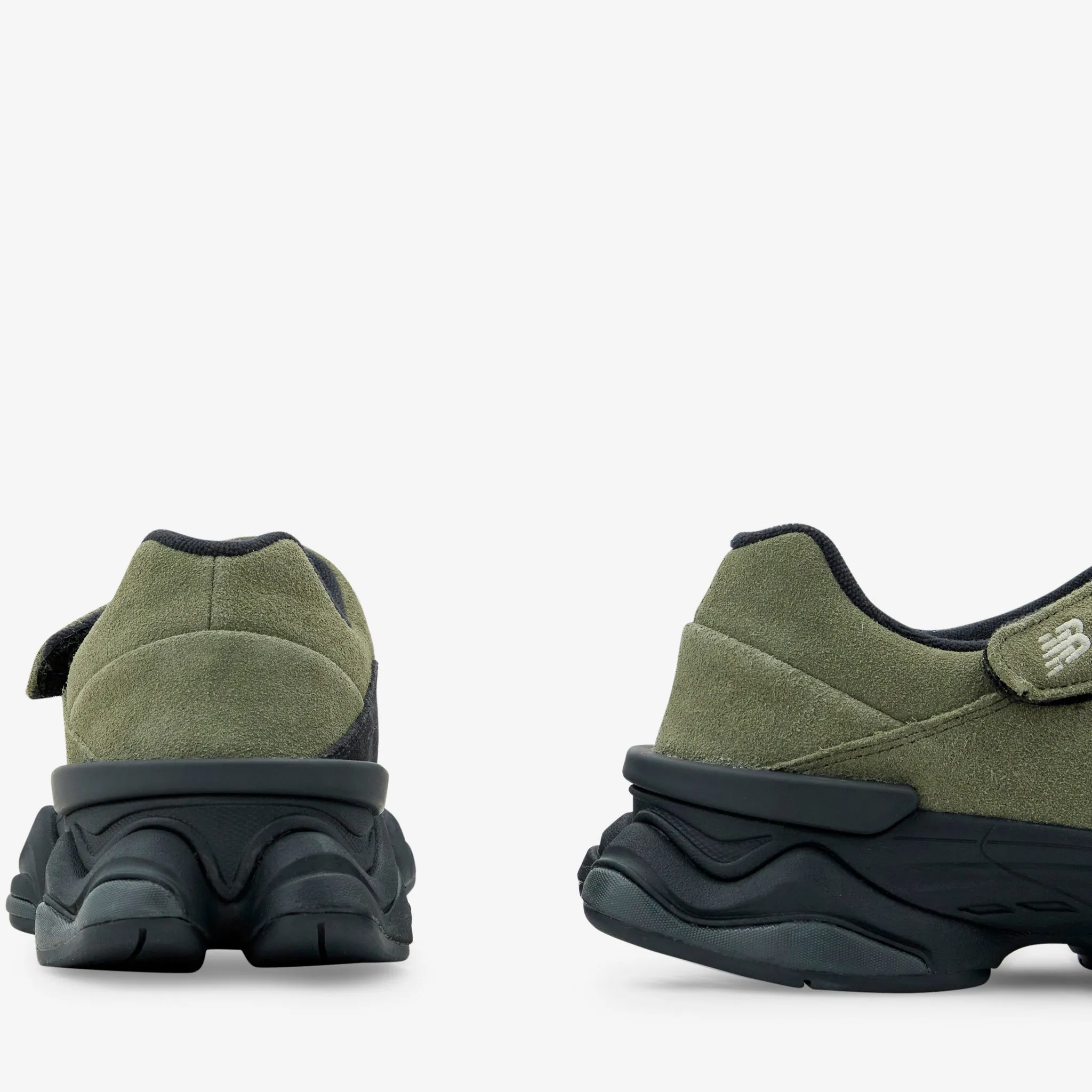 8040 Dark Peridot | Phantom Black Travel Ready