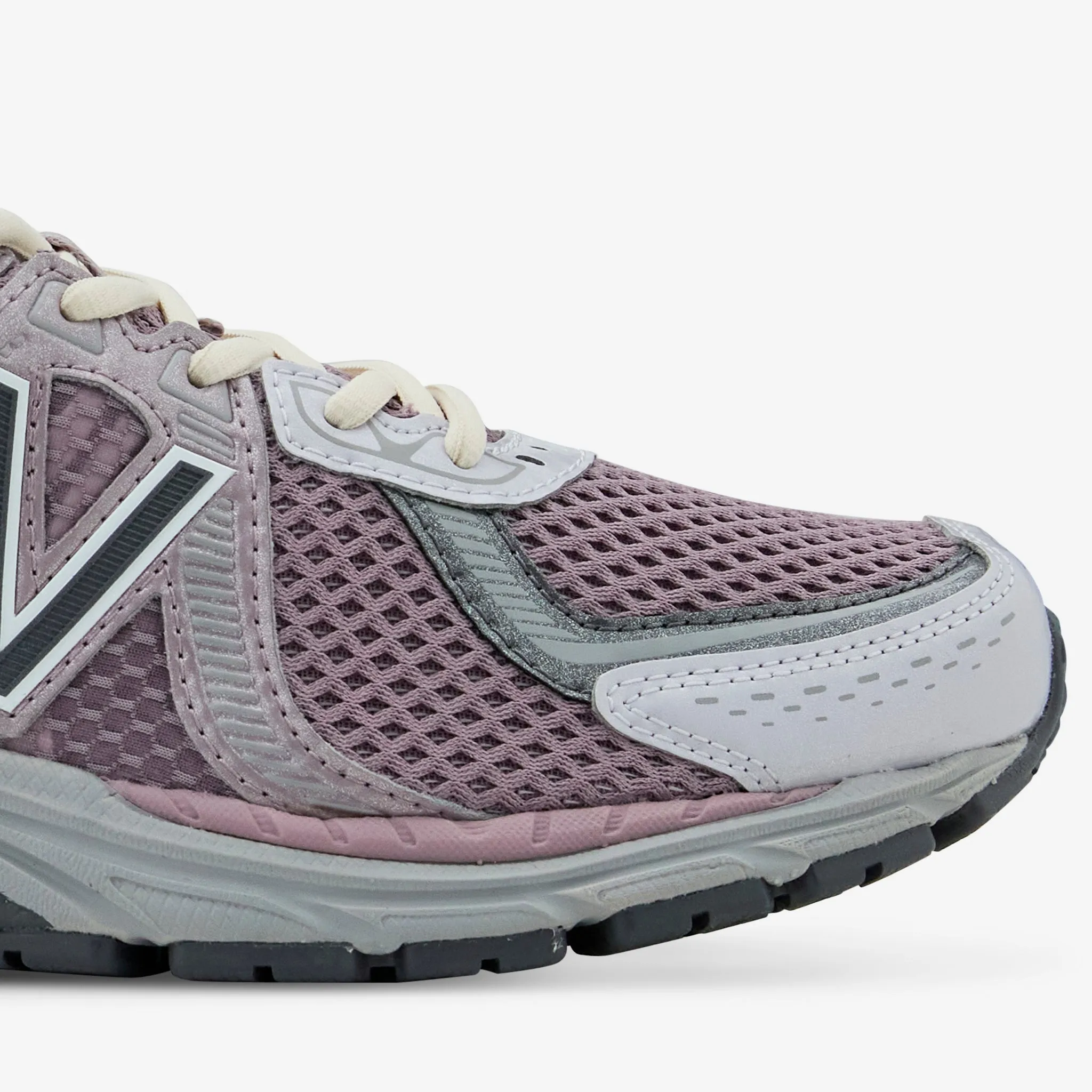 860v2 Ice Wine | Magnet | Raincloud Cushioned lining