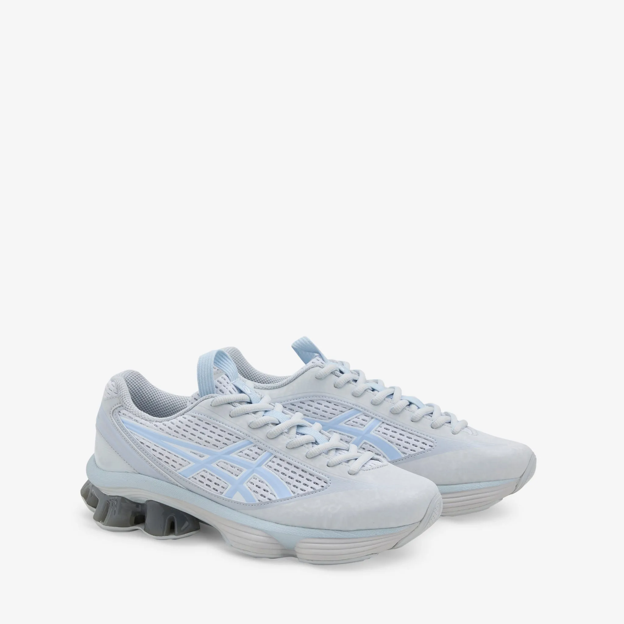 US6-S Gel-Kinetic Fluent Glacier Grey | Soft Sky Flat Heel Film Shoot