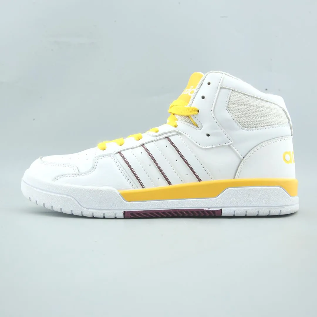 Bold Statement Essential Look ADIDAS ENTRAP MID