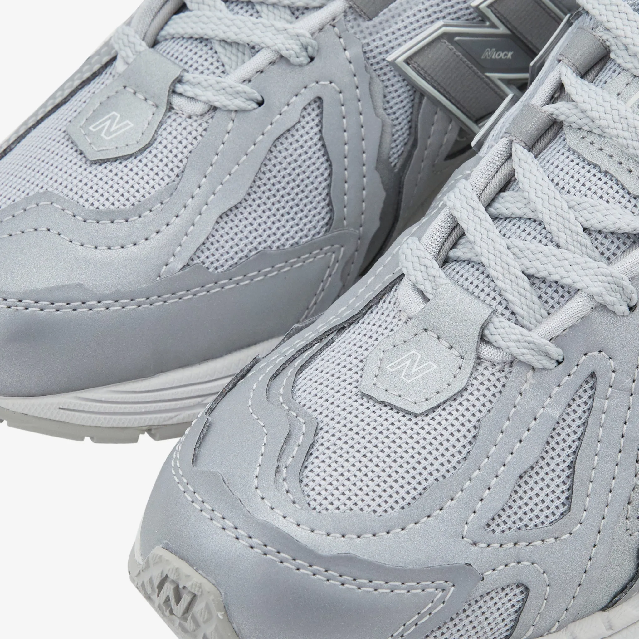 clean design 1906D Silver Metallic | White | Crimson