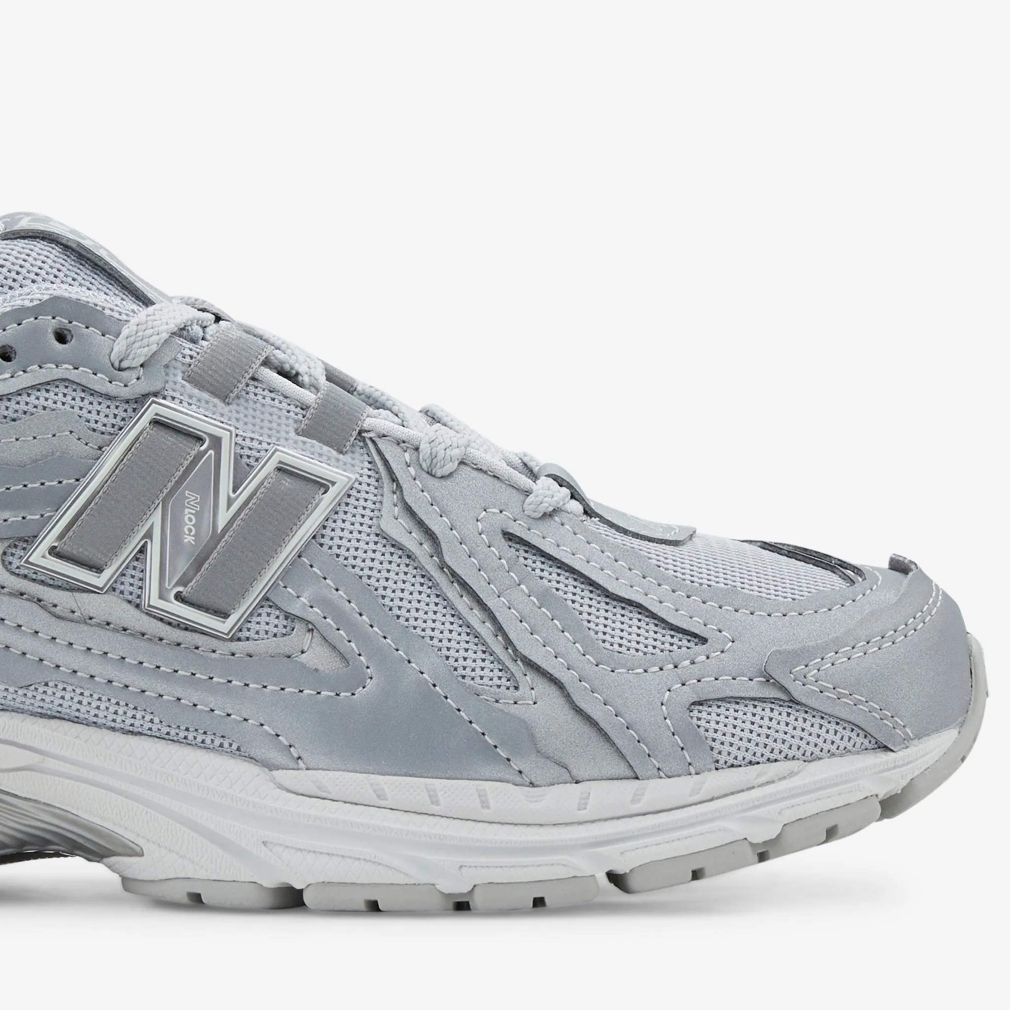Mid Top Design High-performance 1906D Silver Metallic | White | Crimson