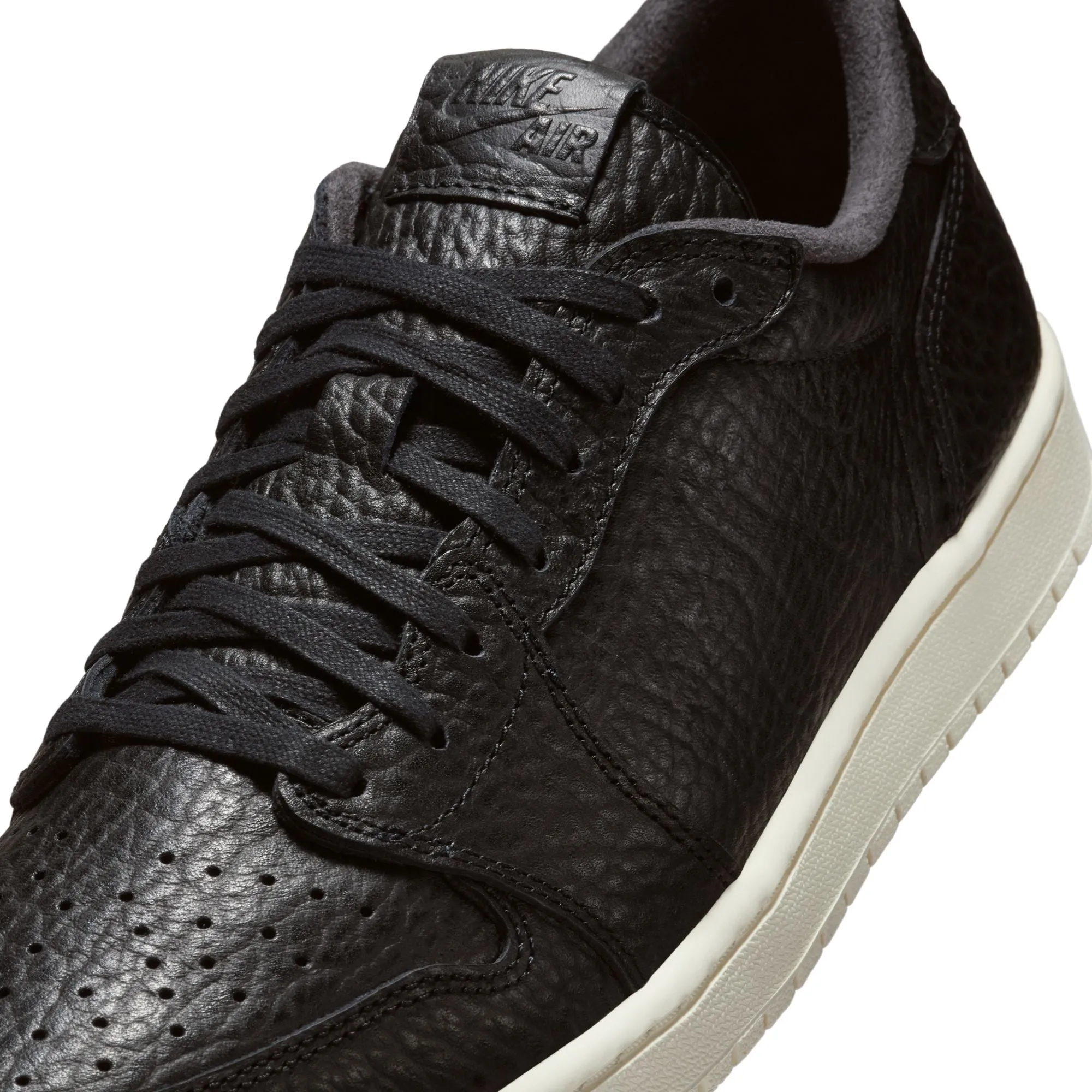 AIR JORDAN 1 RETRO LOW NS - BLACK Timeless arch Torsion Control Plate