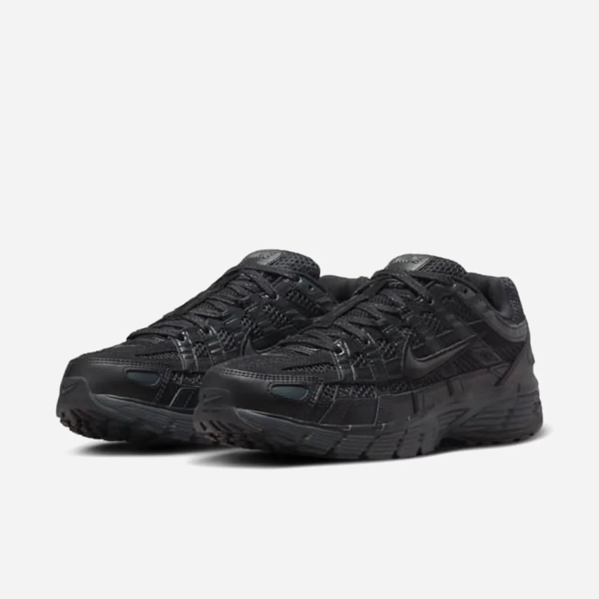 Tear Resistant Upper Move Smart Nike P-6000 Black