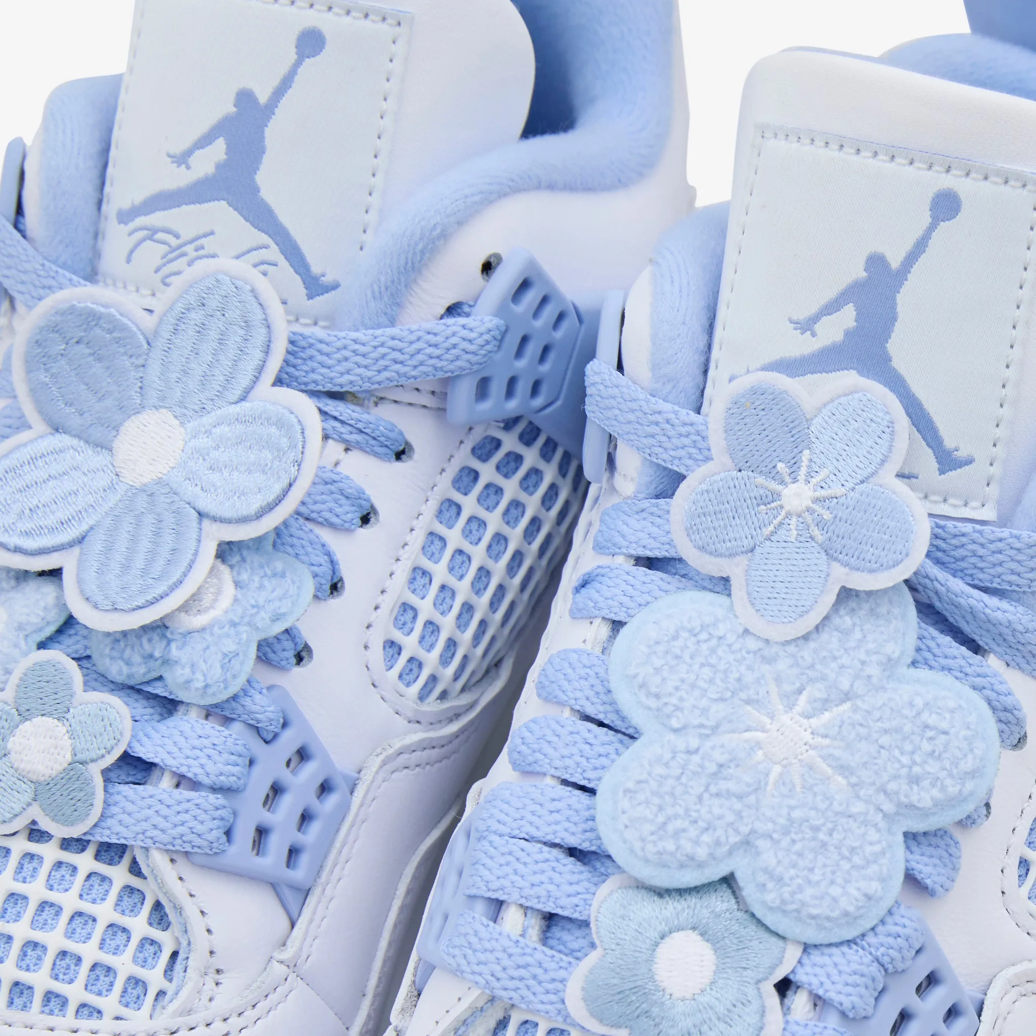 Women's Air Jordan 4 Retro 'Aluminium' White | Aluminium | Blue Tint | Oil Green lace up closure