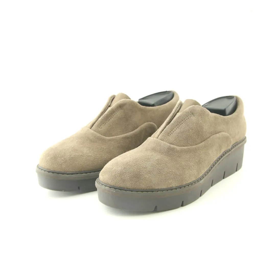 Urban Ready Synthetic   material CLARKS ULTIMATE COMFORT