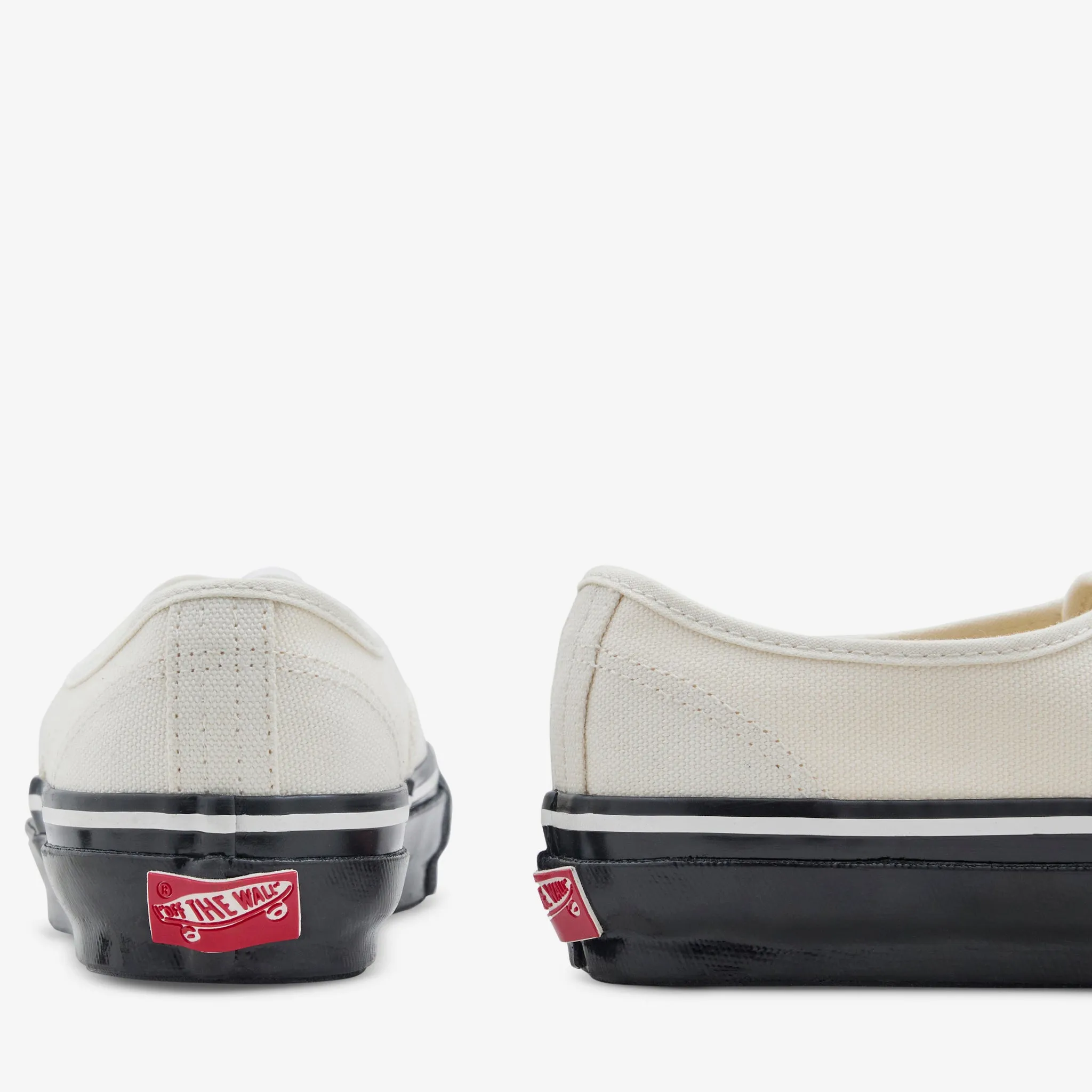 Authentic 44 Duck Canvas White | Black Date Outfit