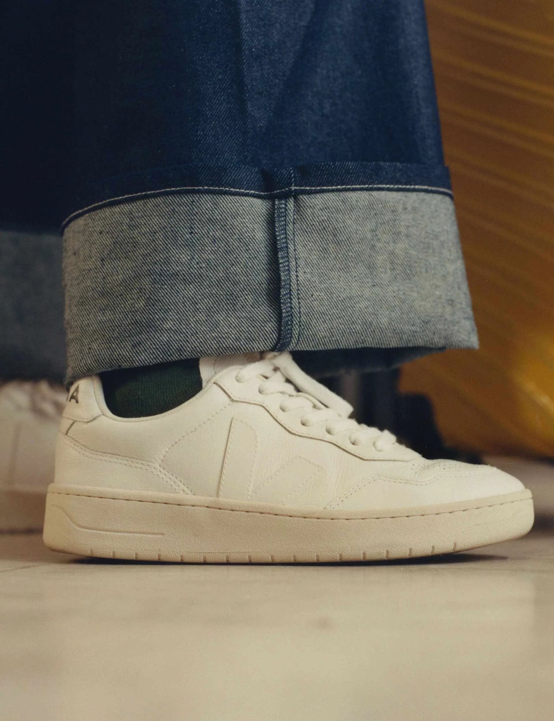 V-90 Leather - White Modern Texture
