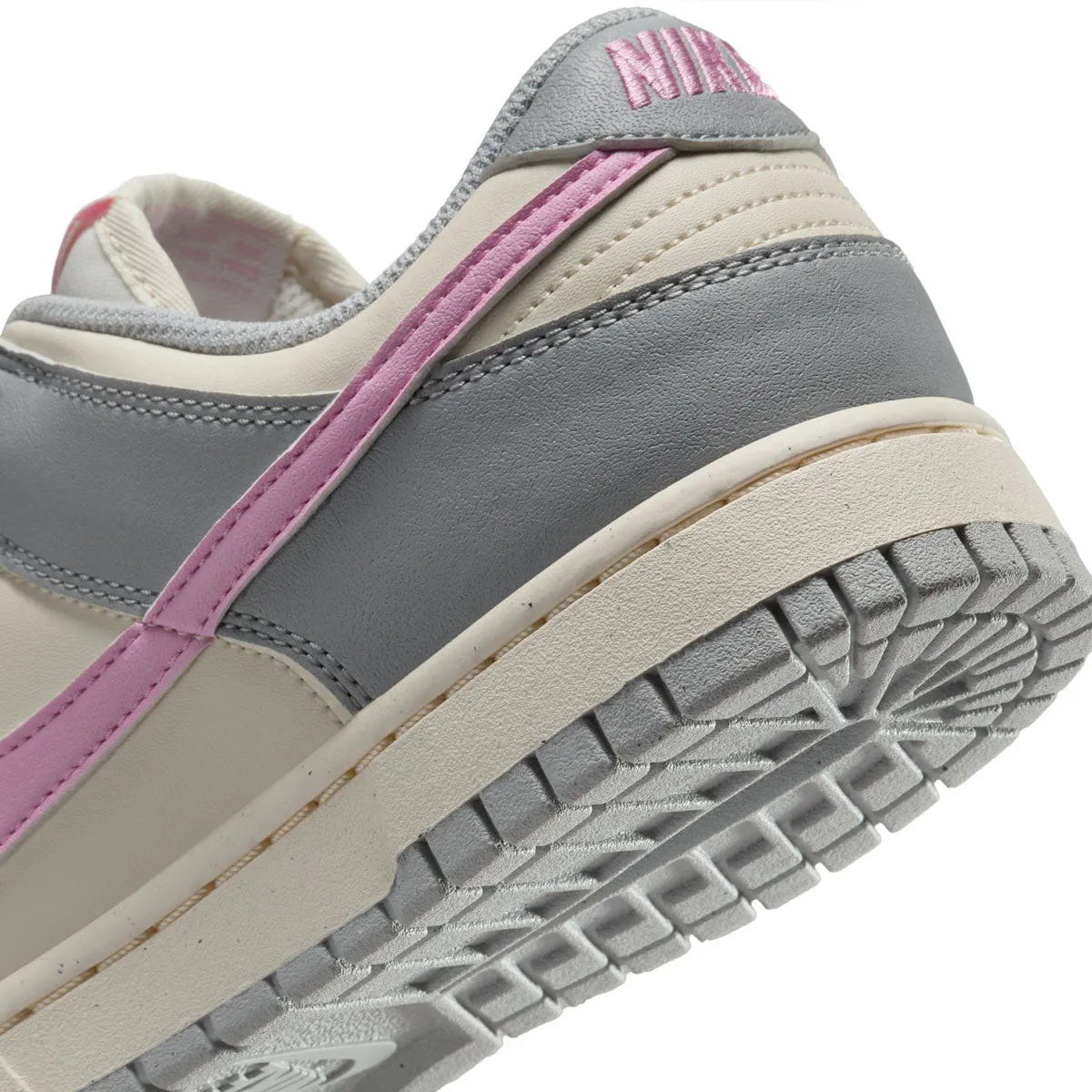 Beauty Walk Short Trip Wmns Dunk Low Next Nature 'Light Smoke Grey'