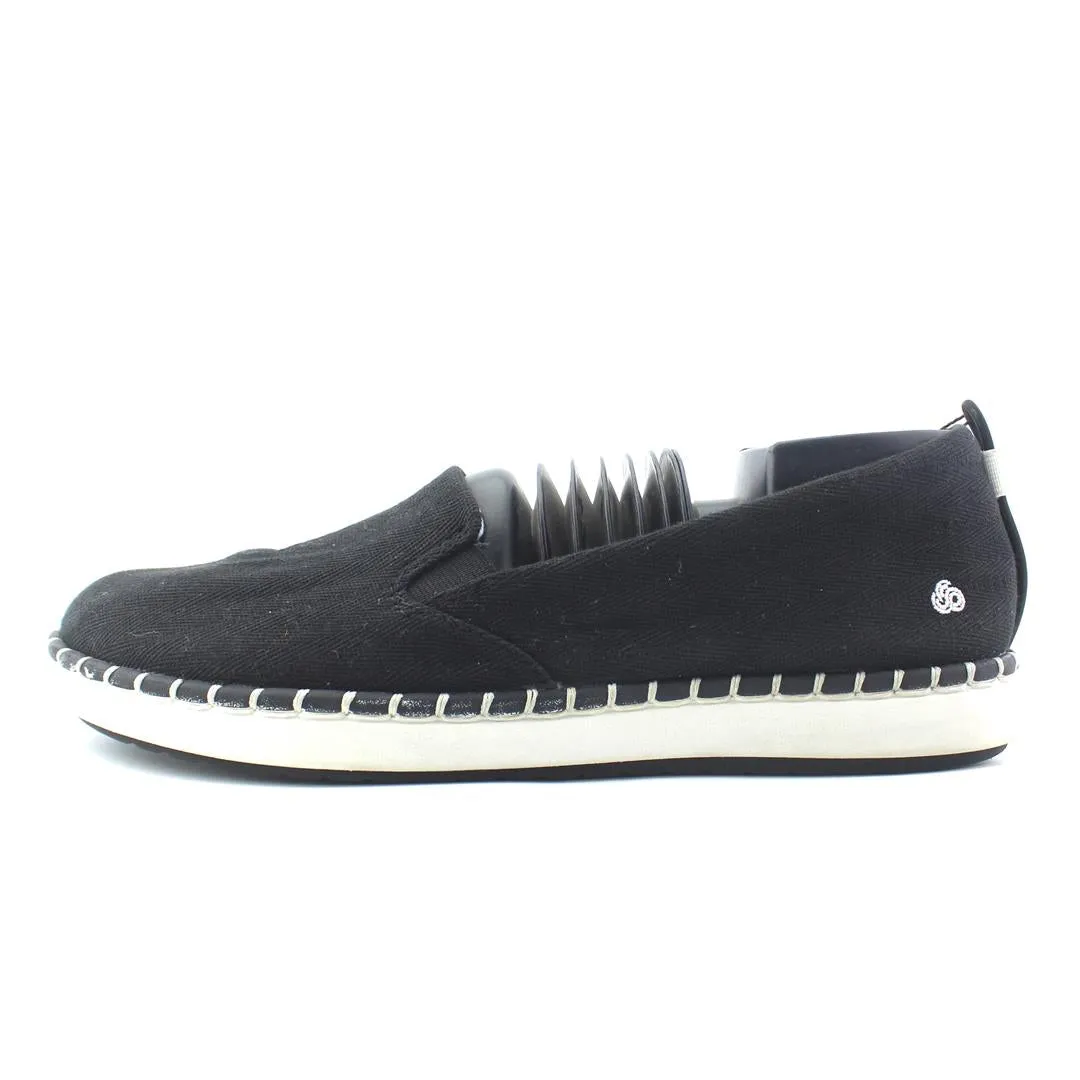 Relaxed Feel Unisex style CLARKS CLOUDSTEPPERS