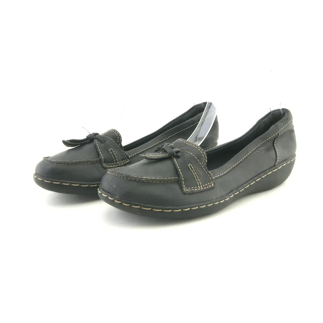 Anti Slip Pattern LeatherMaterial CLARKS COLLECTION