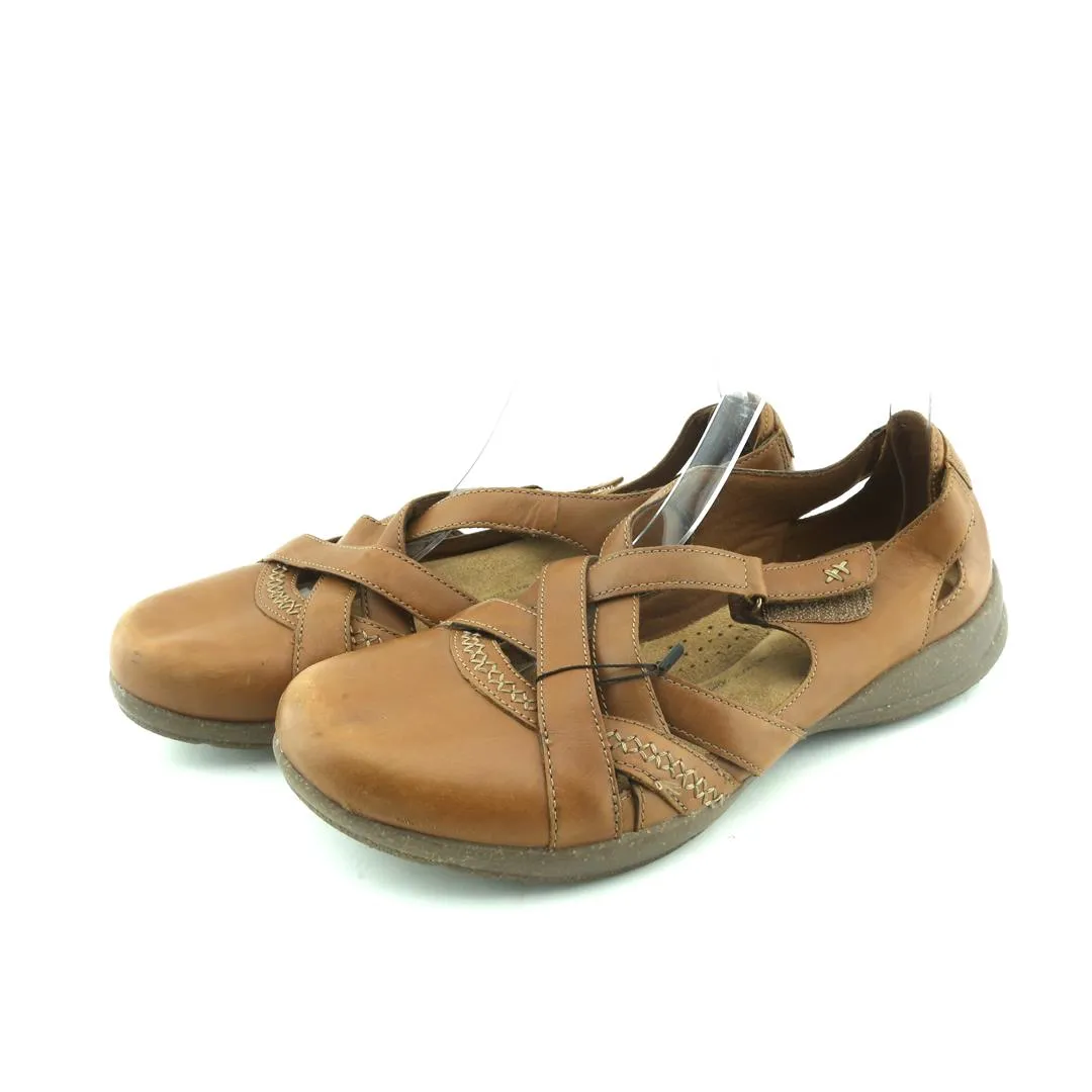 CLARKS . Easy Care