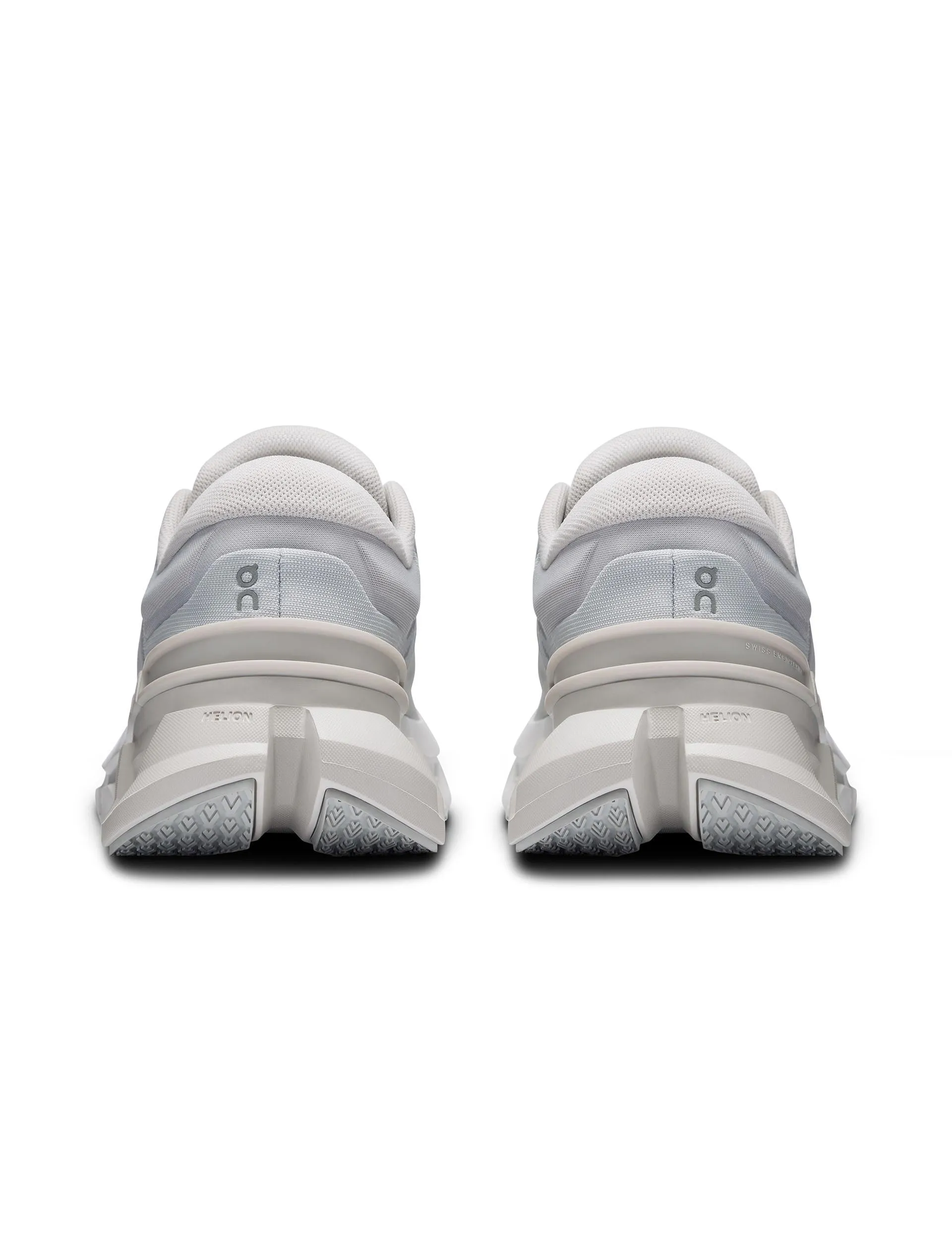 running in a train station area shoes seamless - transition Cloudflyer 5 - Glacier/Wolf