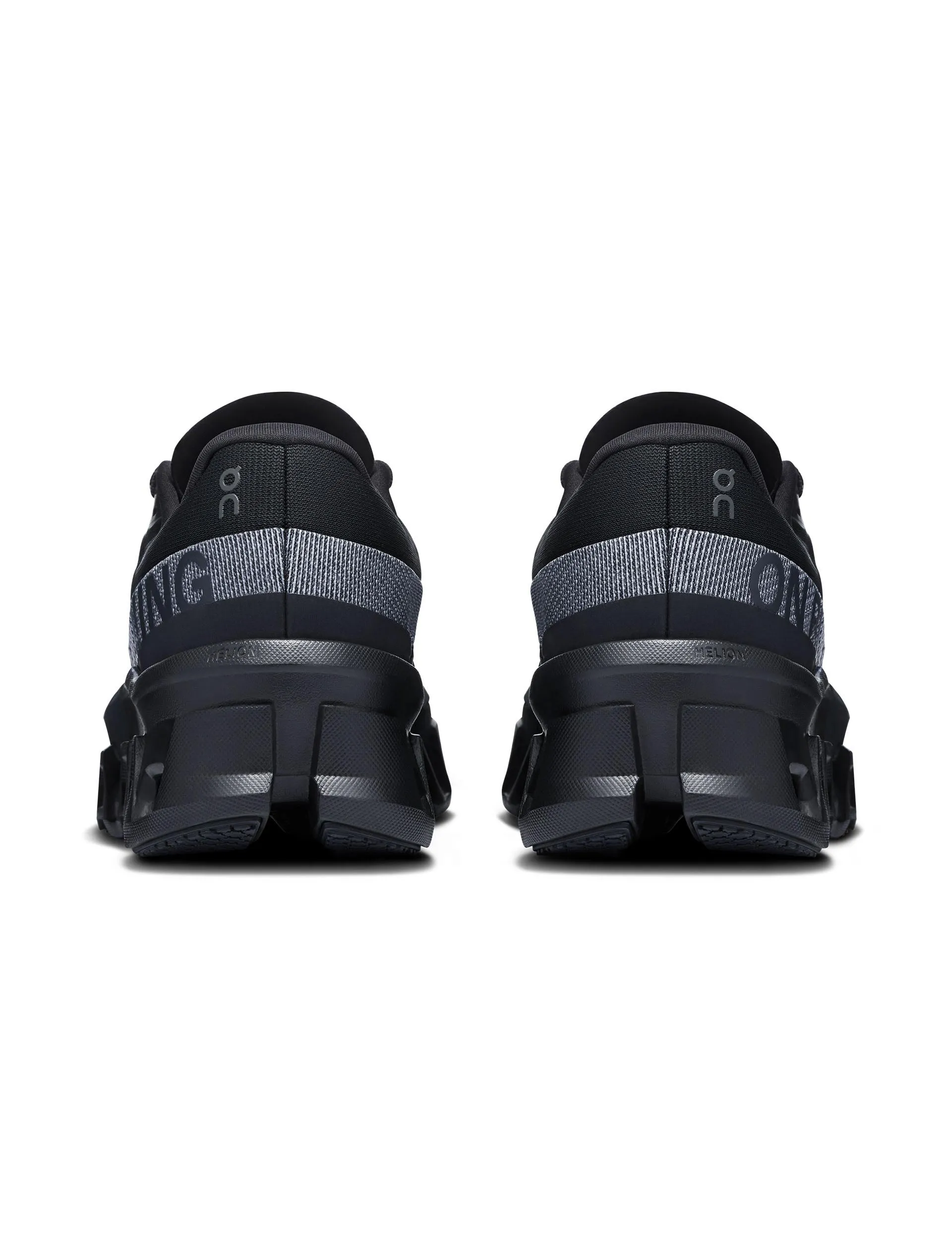 healthy competition running in a zip line area shoes Cloudmonster 2 - Black/Eclipse