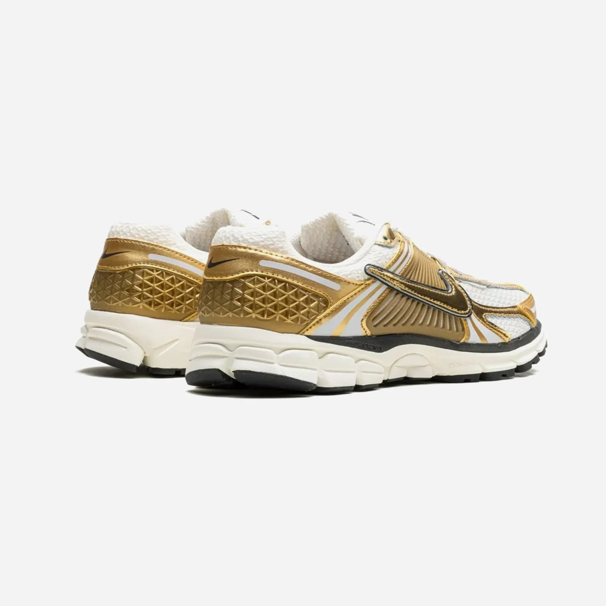 Airflow Channel Design Nike Air Zoom Vomero 5 'Metallic Gold' WMNS