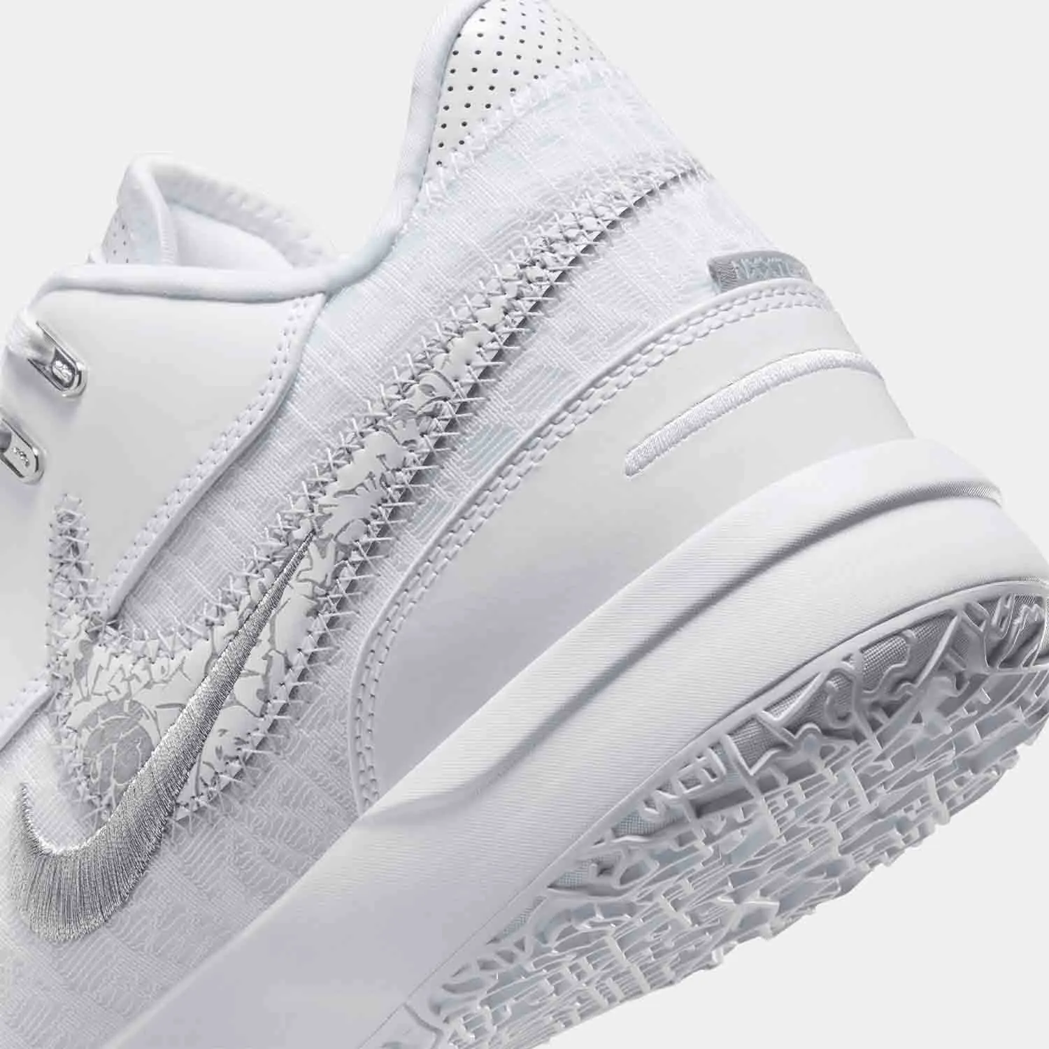 Soft LeBron NXXT Gen AMPD