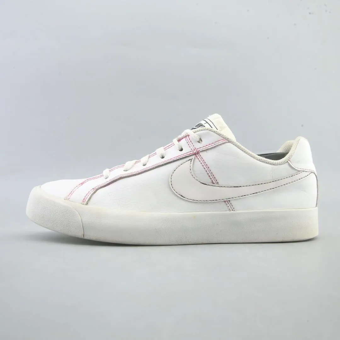Link Walk NIKE COURT ROYALE