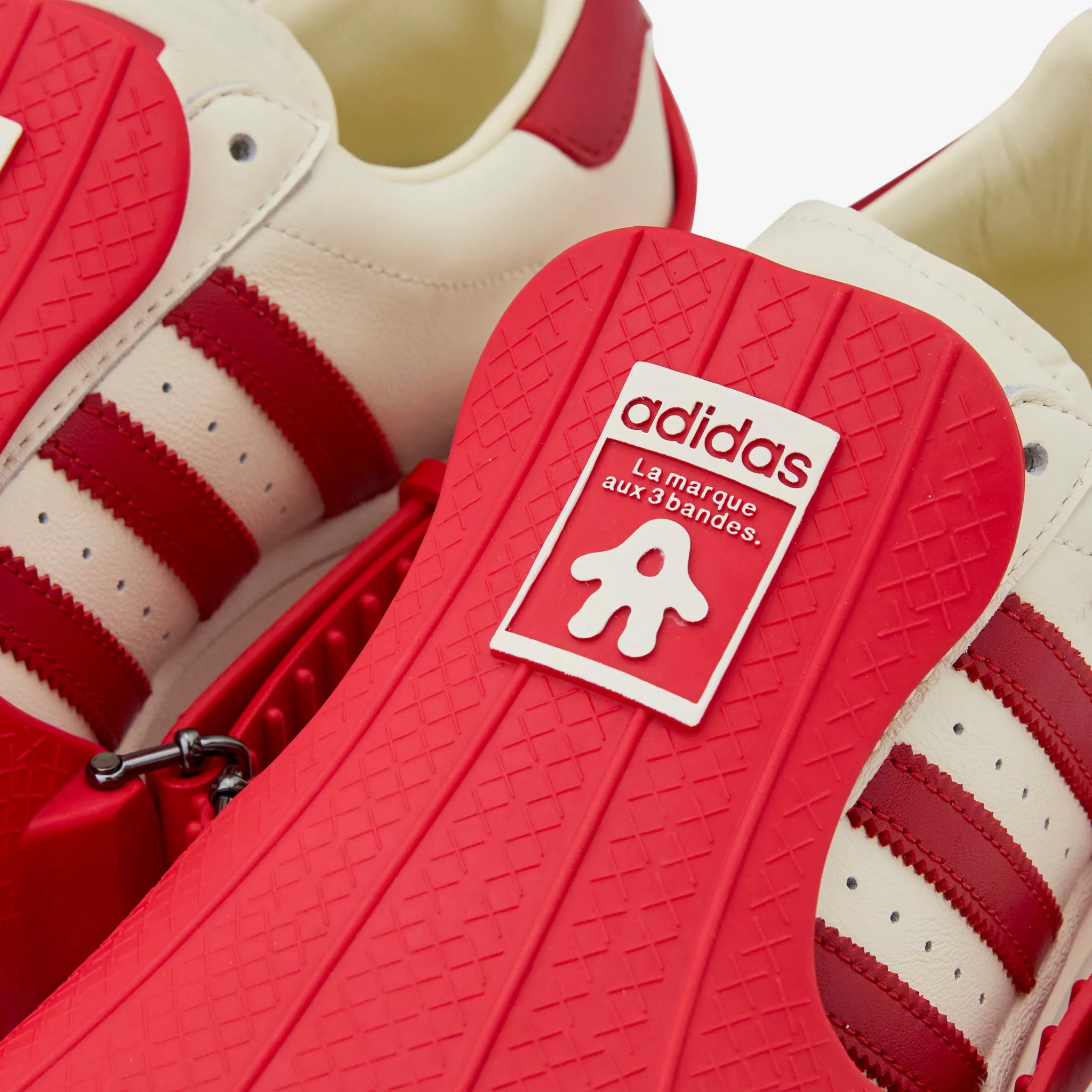 Avavav x Women's Superfinger Superstar Better Scarlet | Cream White | Better Scarlet Velcro Design