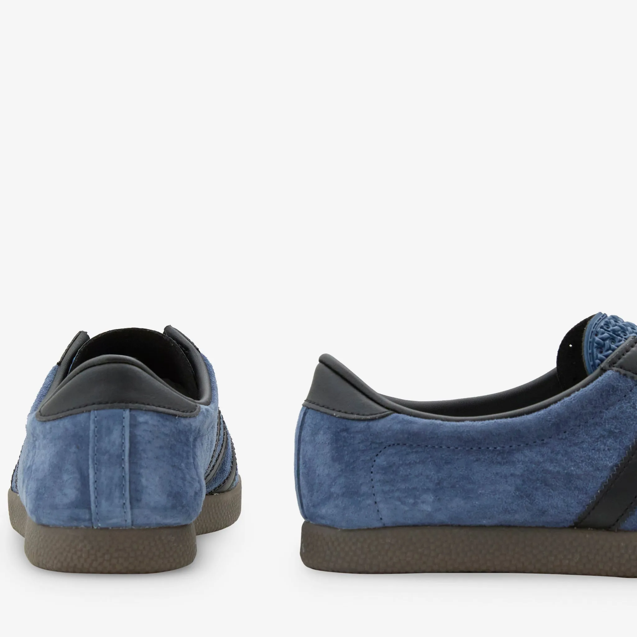 Winter Cozy Street Run London Preloved Ink | Core Black | Gum