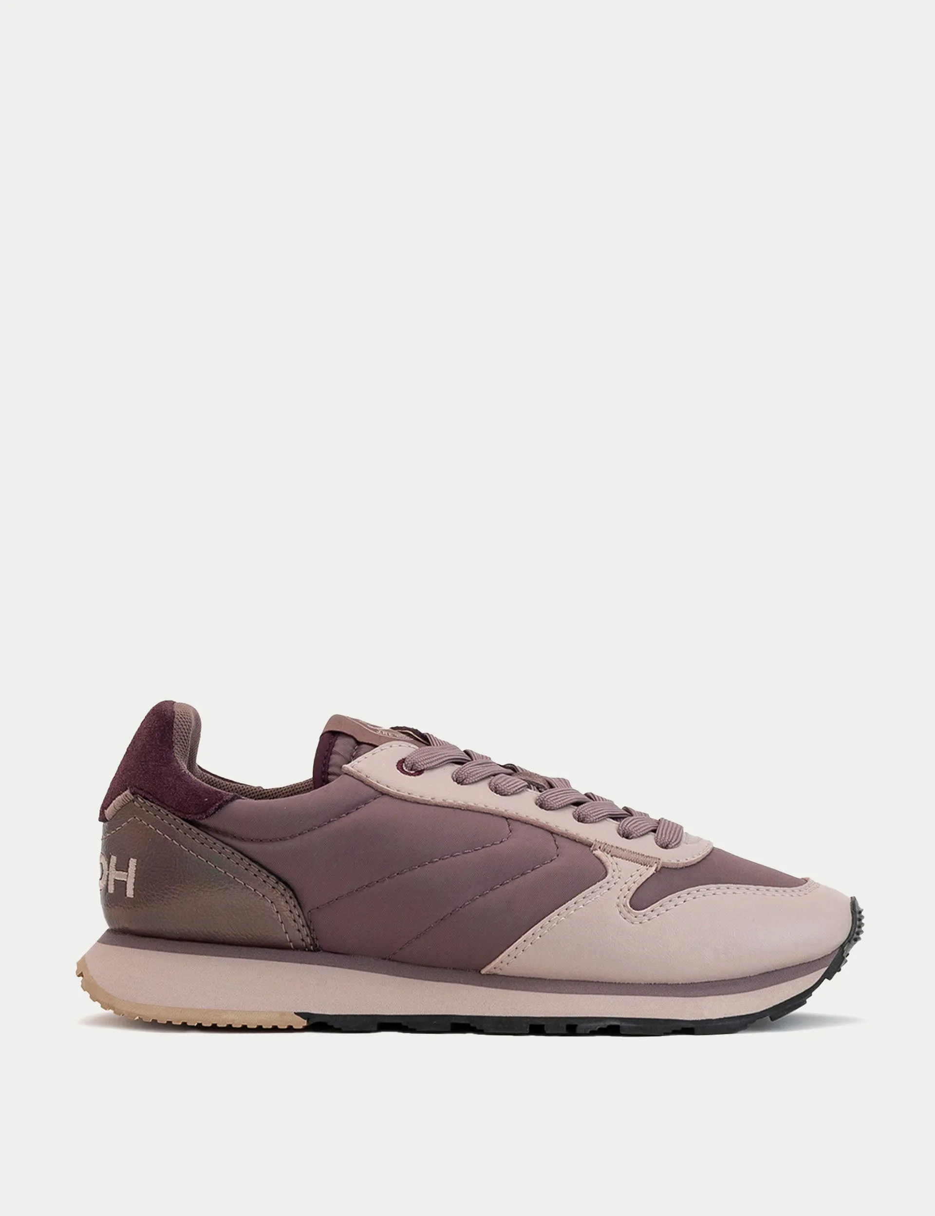 Track & Field - Tesalia Adaptive running in a seagrass meadow area shoes