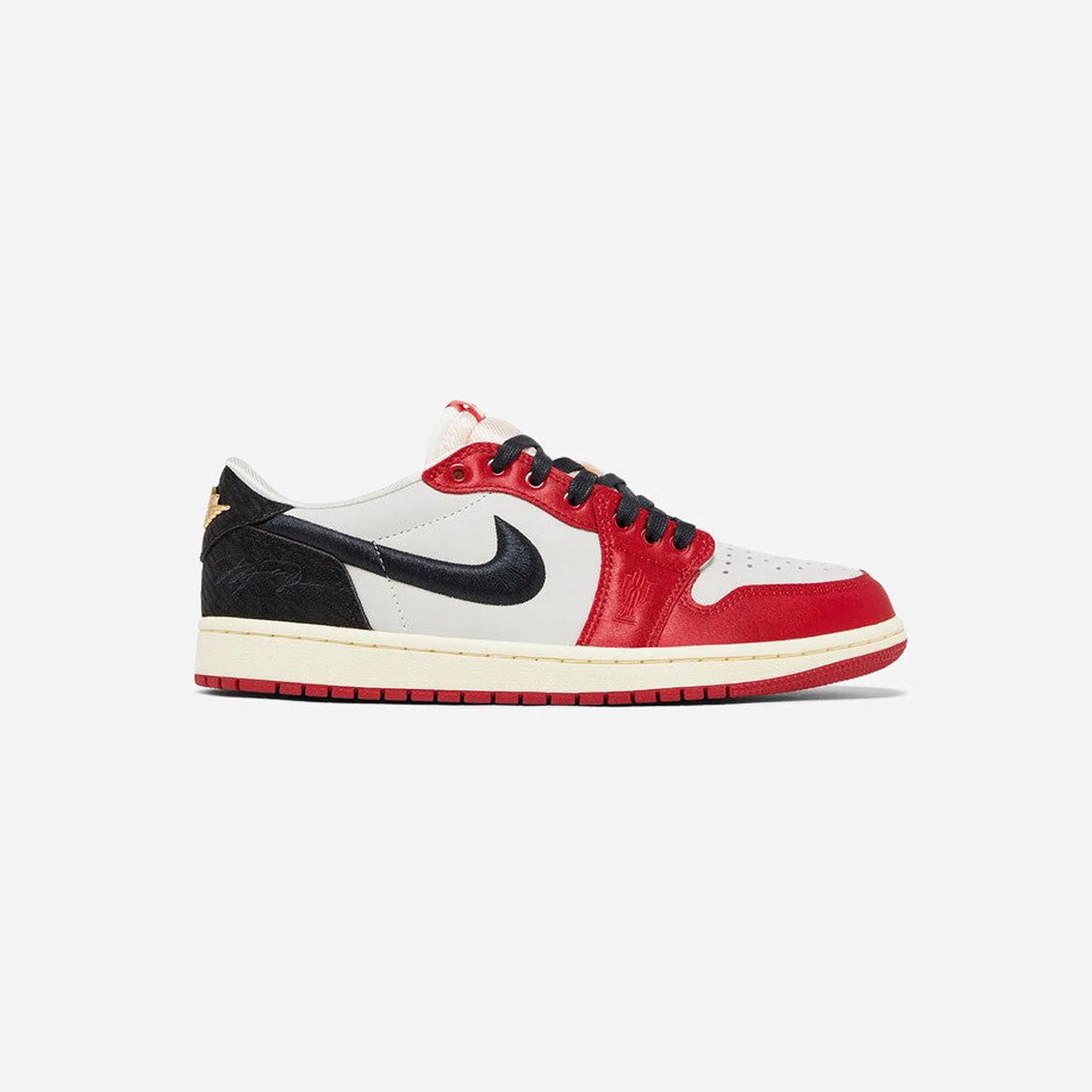 Foot Relief Nike Air Jordan 1 Retro Low OG Trophy Room Rookie Card Away