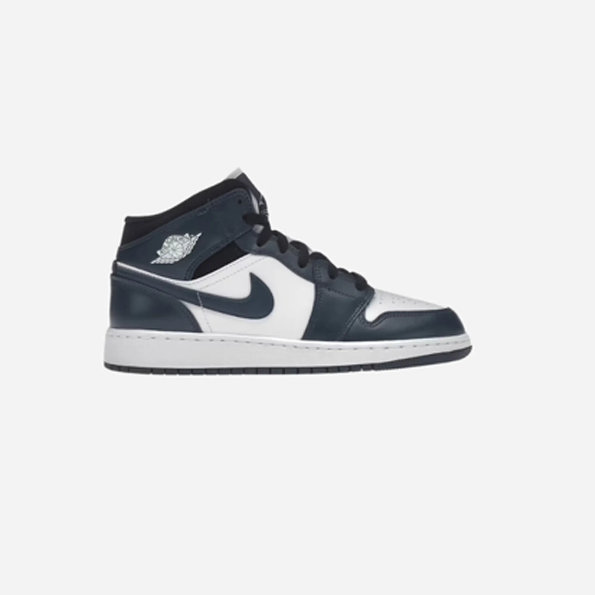 Jordan 1 Mid Armory Navy (GS) Stylish Appearance