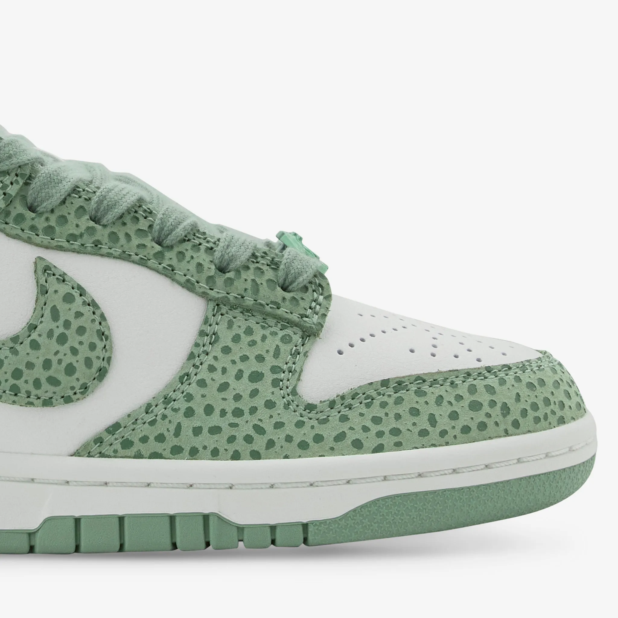 Relaxed Motion Balanced Motion Women's Dunk Low Premium Oil Green | Treeline | Sail | Oil Green