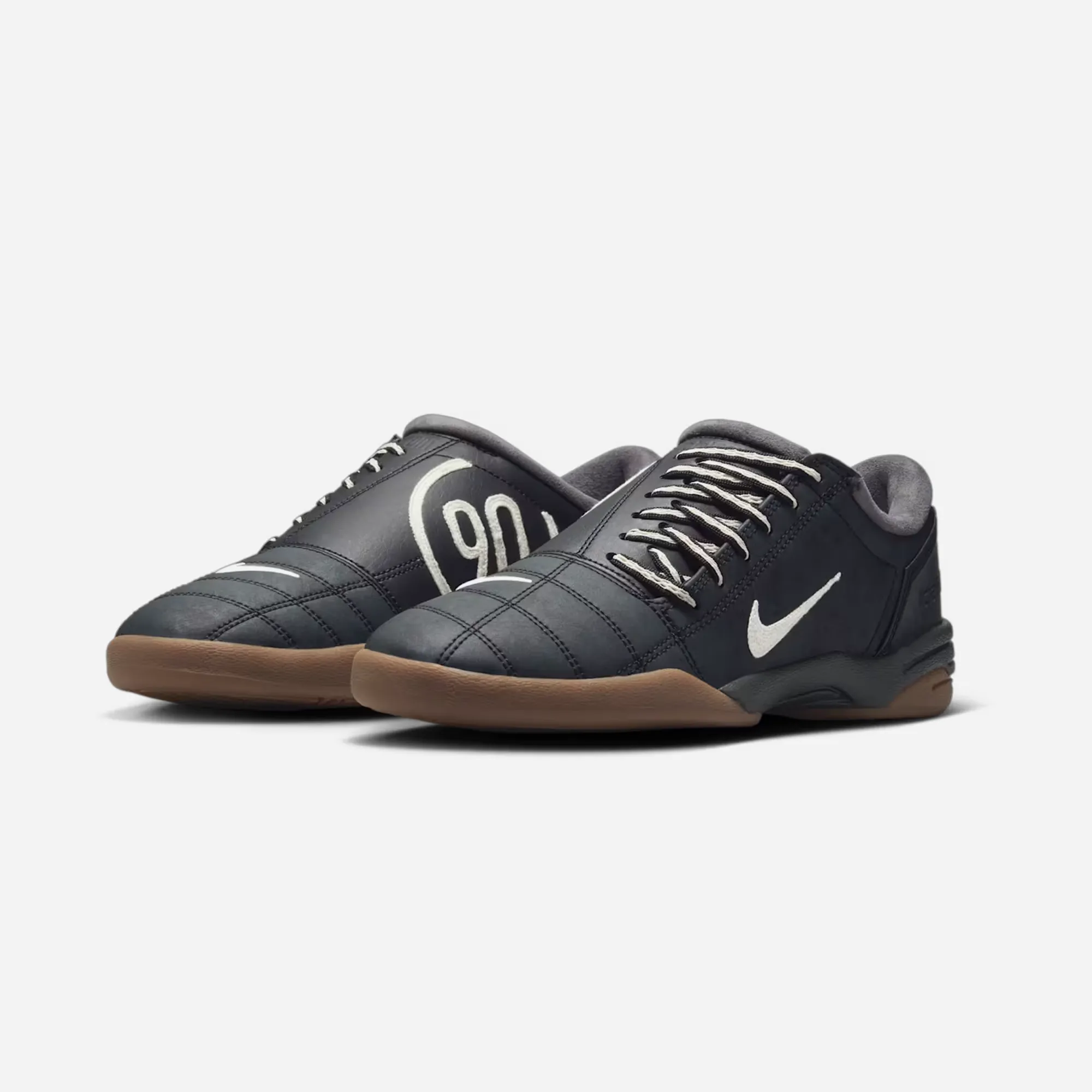 Nike Total 90 3 SP Black Gum WMNS adjustable lacing system