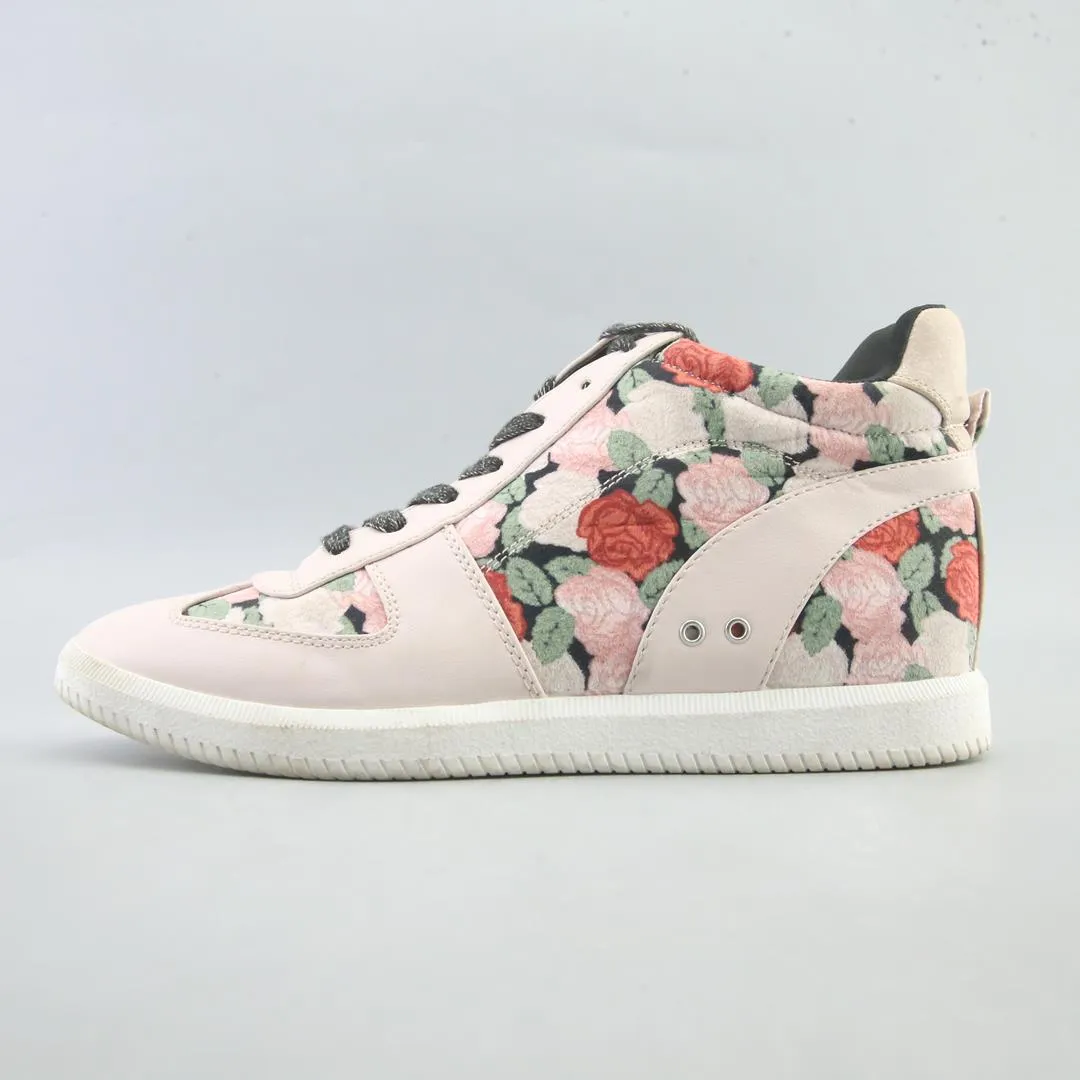 AMERICAN BRAND . Leaf Walk