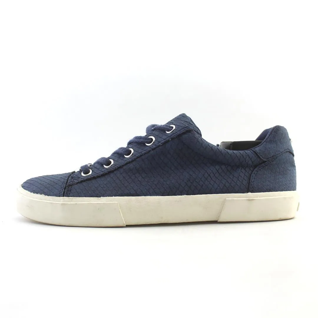 CARVELA . Urban Travel Clean Fit