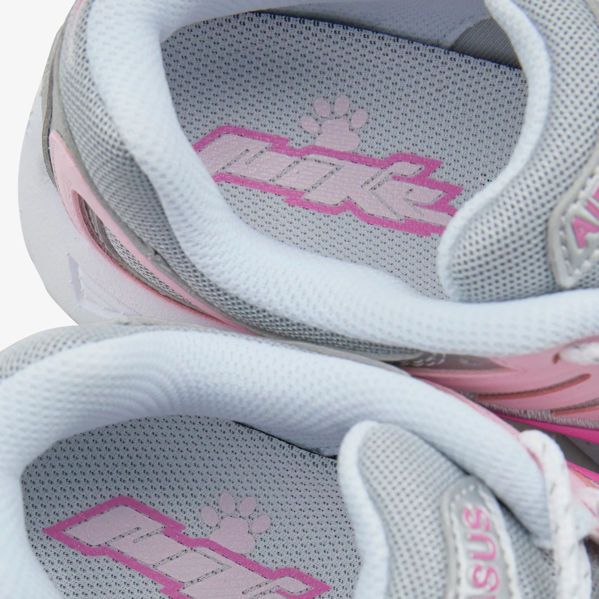 Women's Air Pegasus 2005 Football Grey | Playful Pink | White Run Light Quiet Footprint