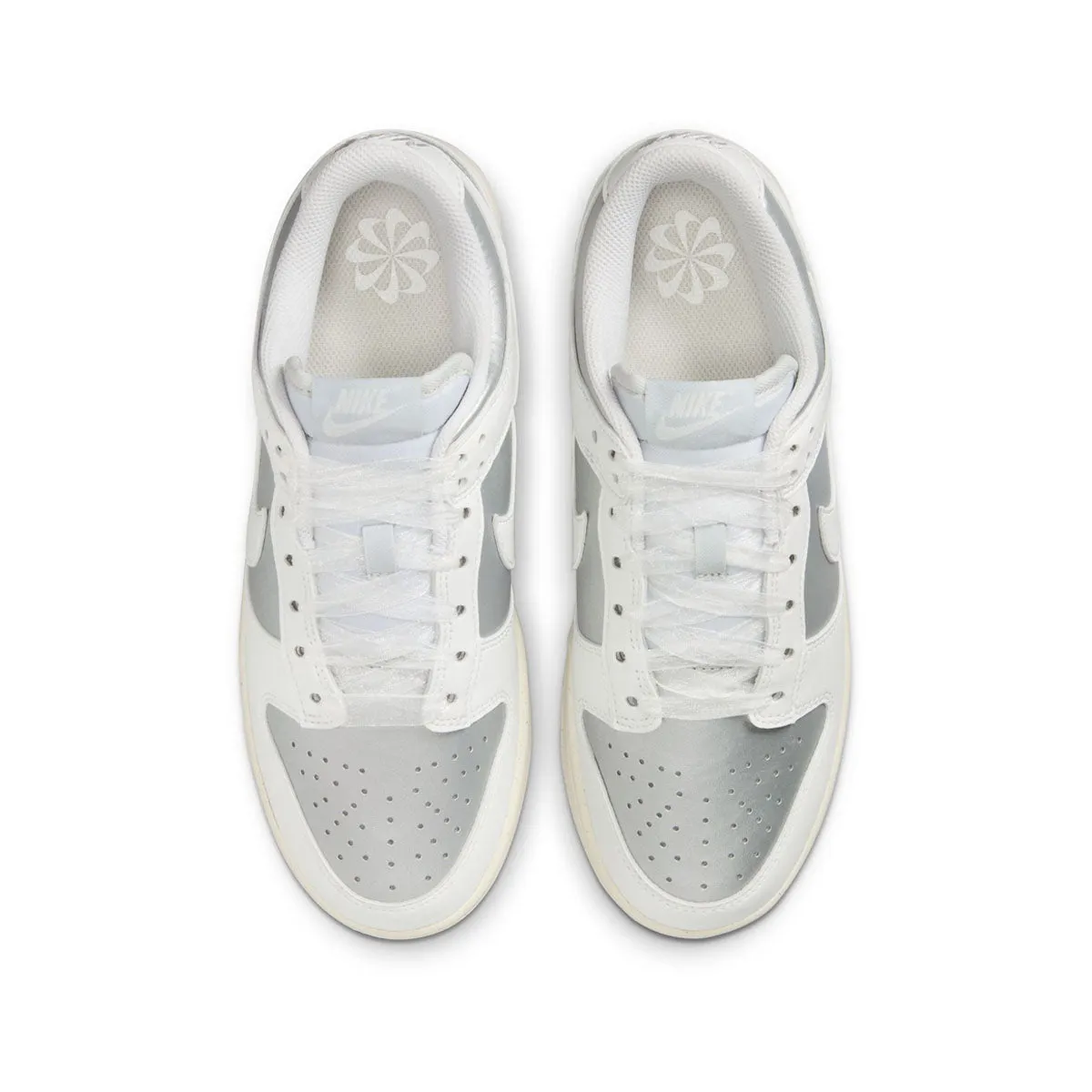 Wmns Dunk Low Next Nature 'Metallic Platinum' Trail Ease