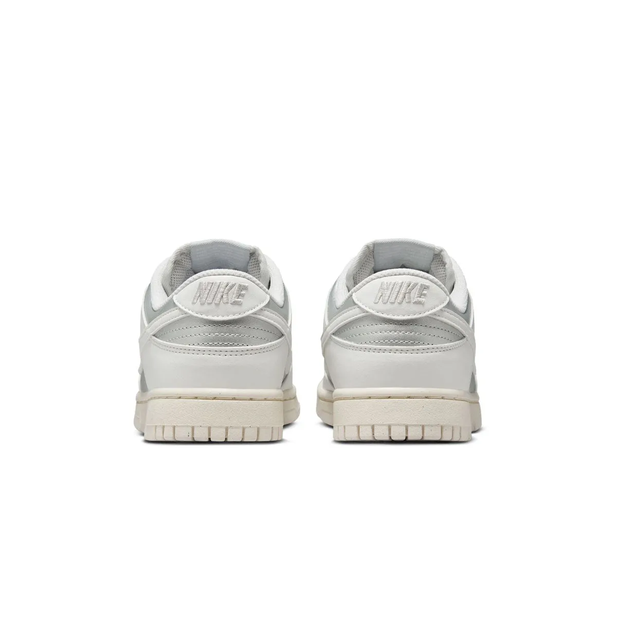 Stable Step Wmns Dunk Low Next Nature 'Metallic Platinum'
