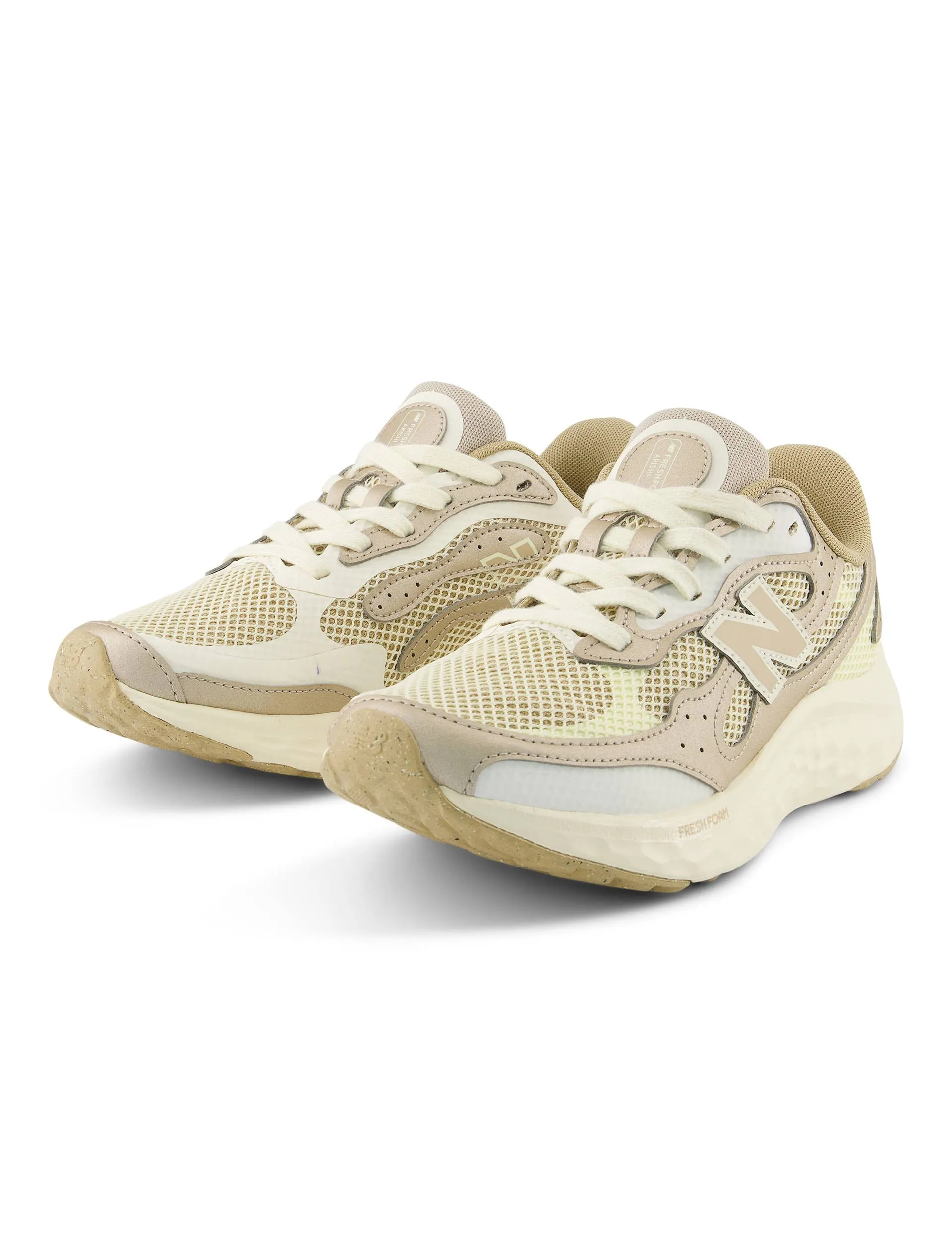 running in a bike lane area shoes marathon - specific shoes Fresh Foam Arishi v4 - Incense