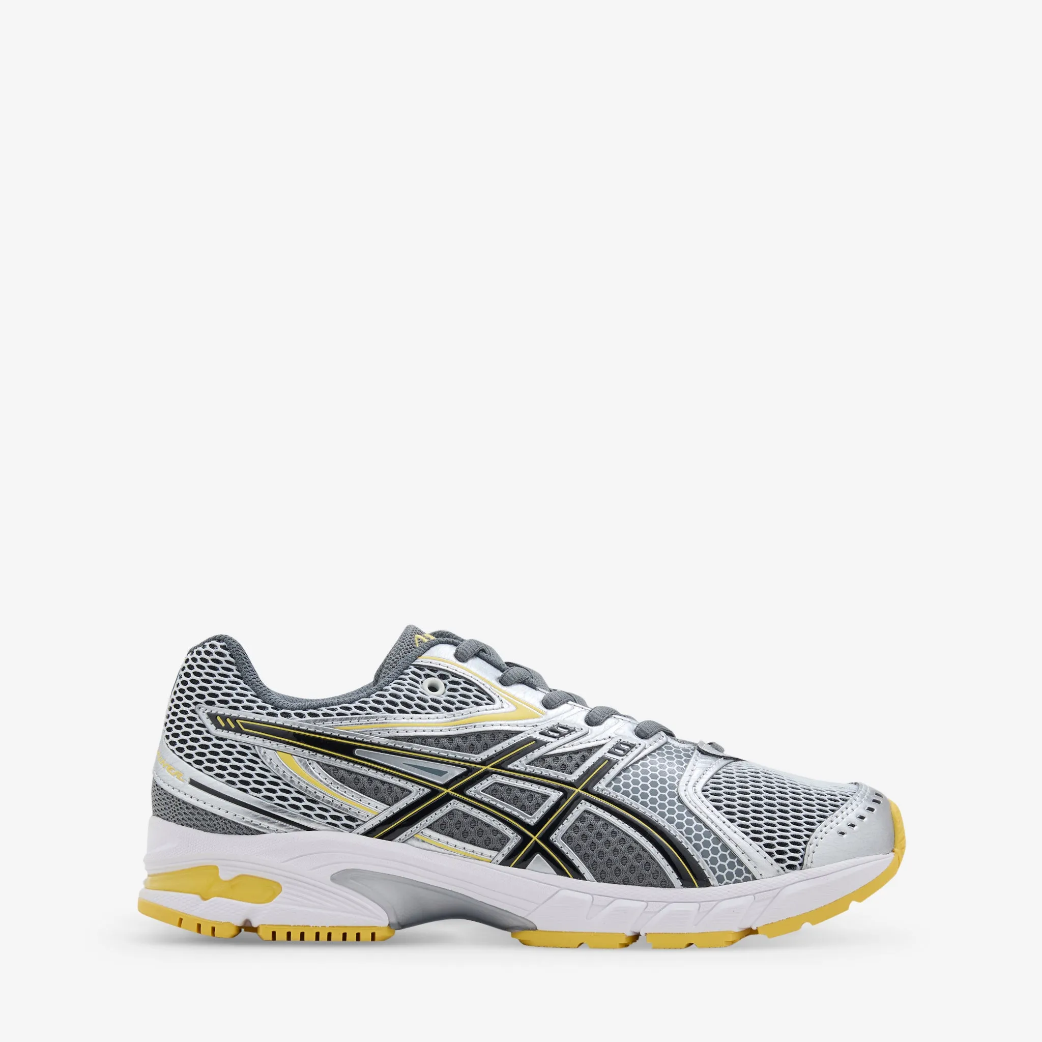 Gel-DS Trainer 14 White | Tai-Chi Yellow on the road
