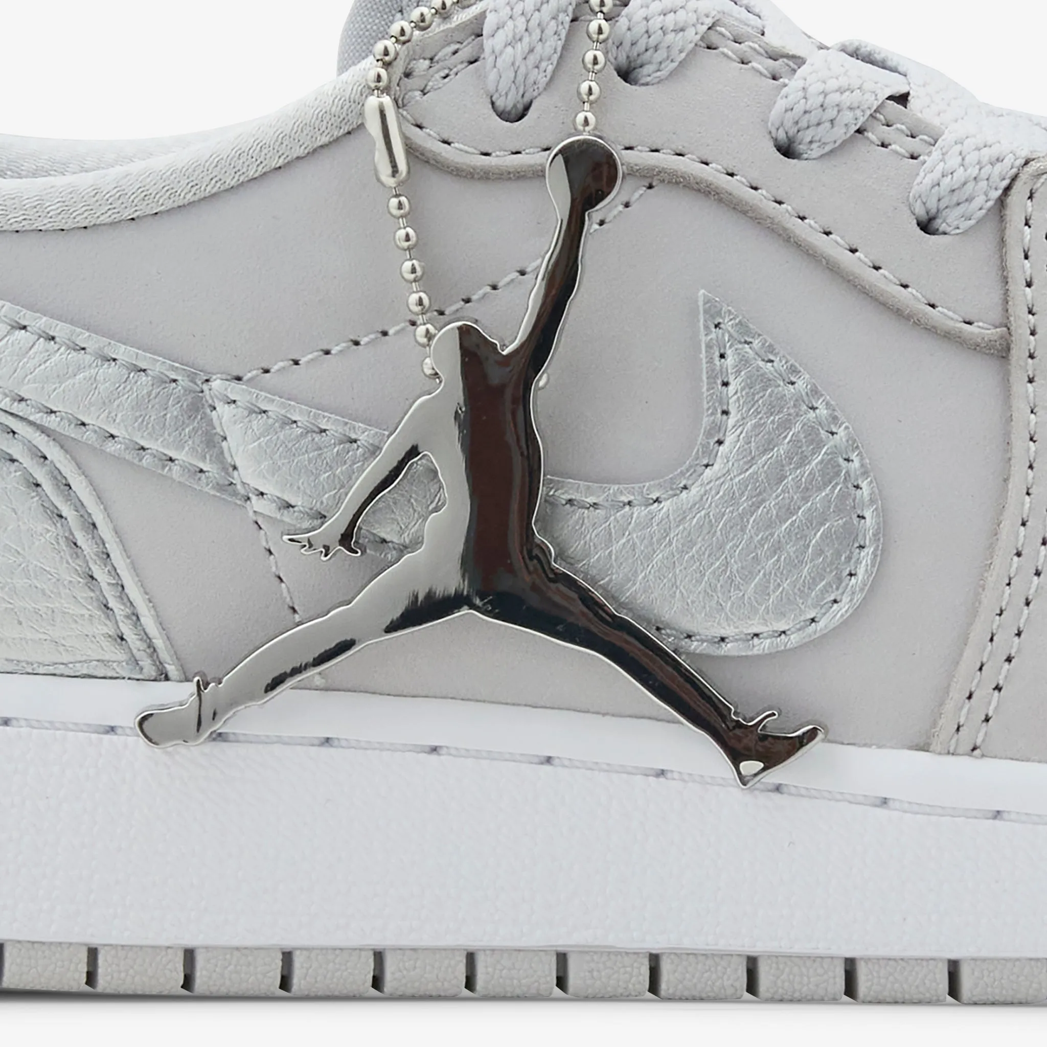 Grade School Air Jordan 1 Low OG Neutral Grey | Metallic Silver | White Modern Look Holiday Outfit