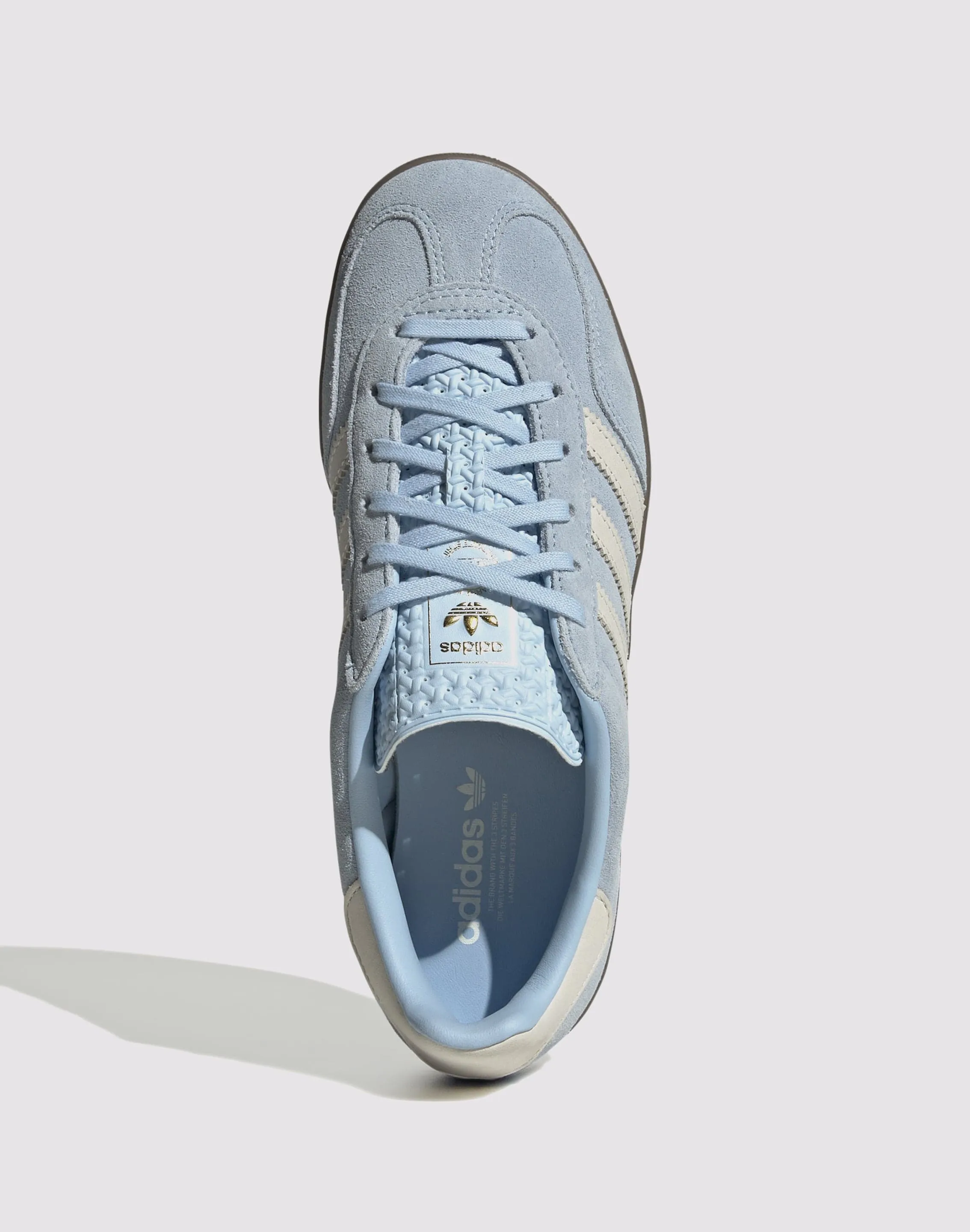 trendy teenagers' looks All-around silhouette Adidas Gazelle Indoor