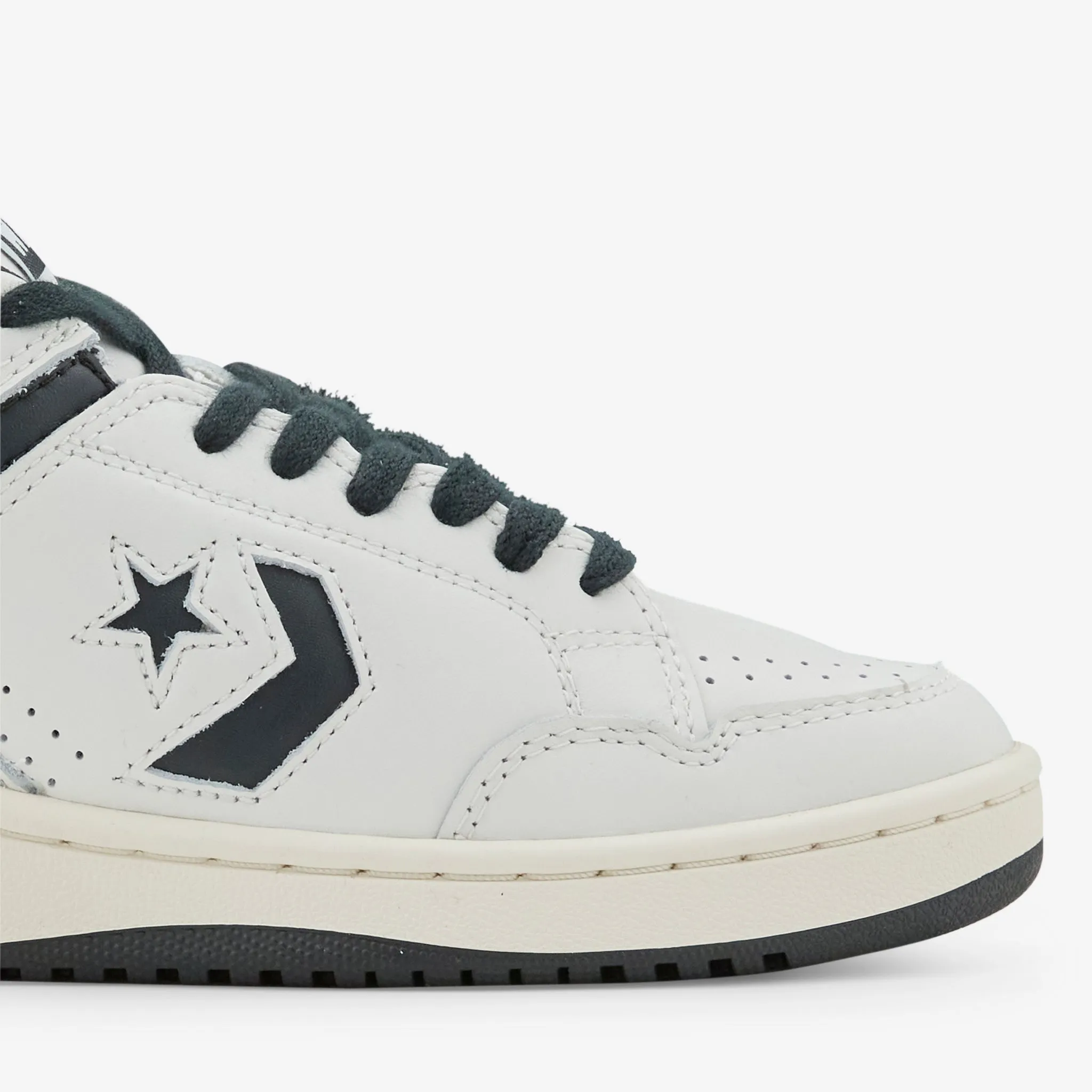 Weapon Old Money Vintage White | Black Travel Must Cozy Support