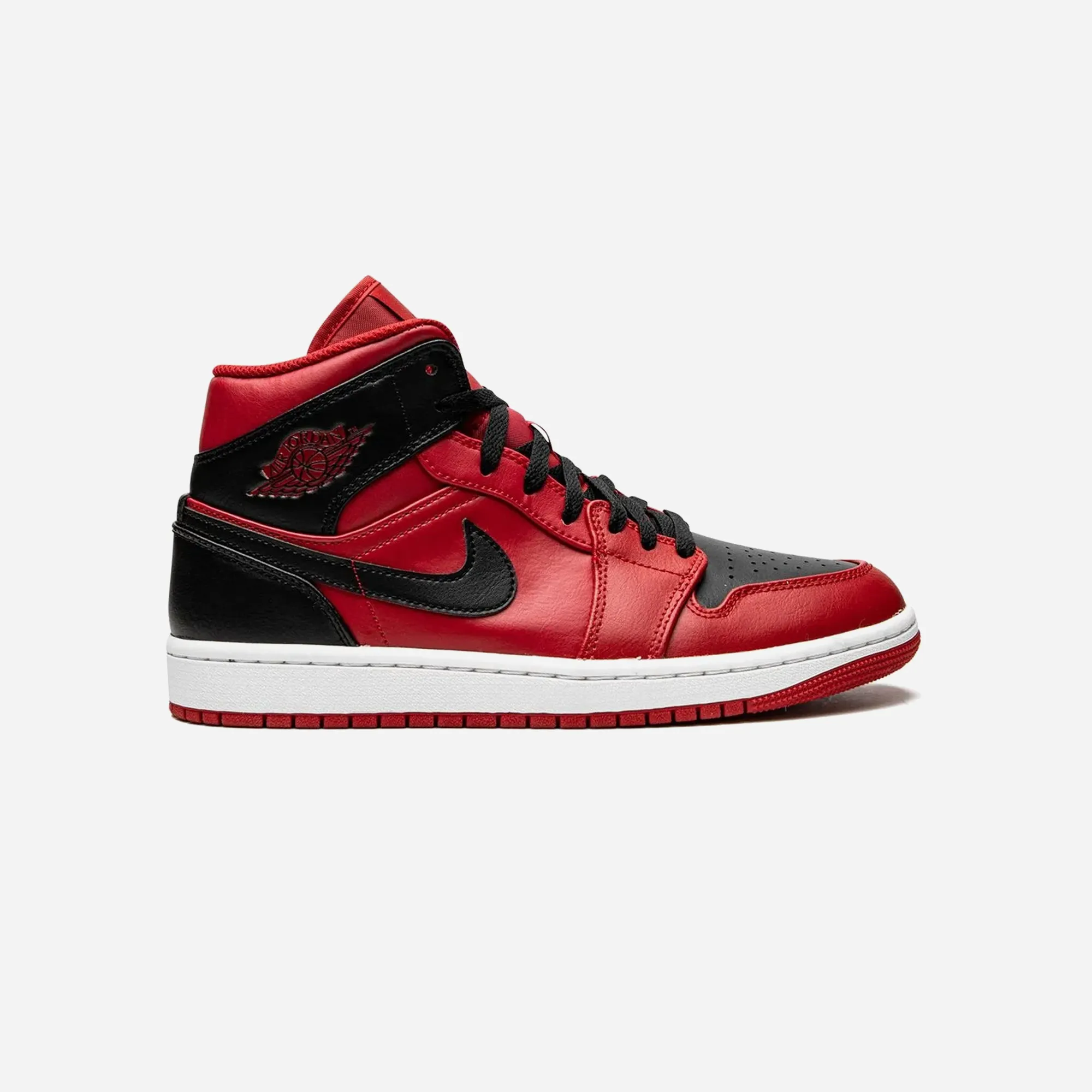 Nike Air Jordan 1 Mid Reverse Bred Aerodynamic Shape