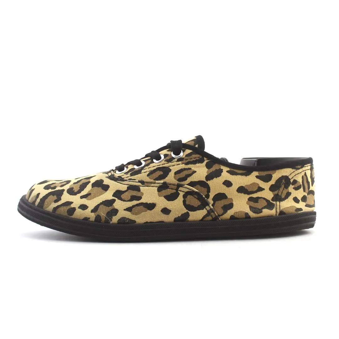 INSPIRED . Sneaker Online Shopping Activity Wear