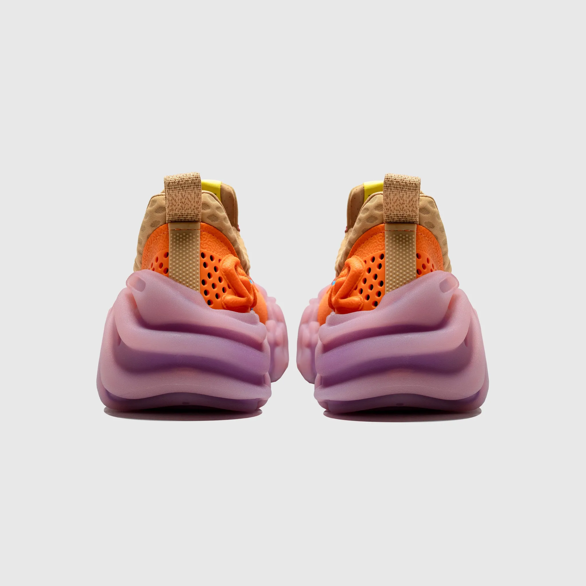 JUNIPER SNEAKER X SALEHE "APRICOT" Versatile Looks