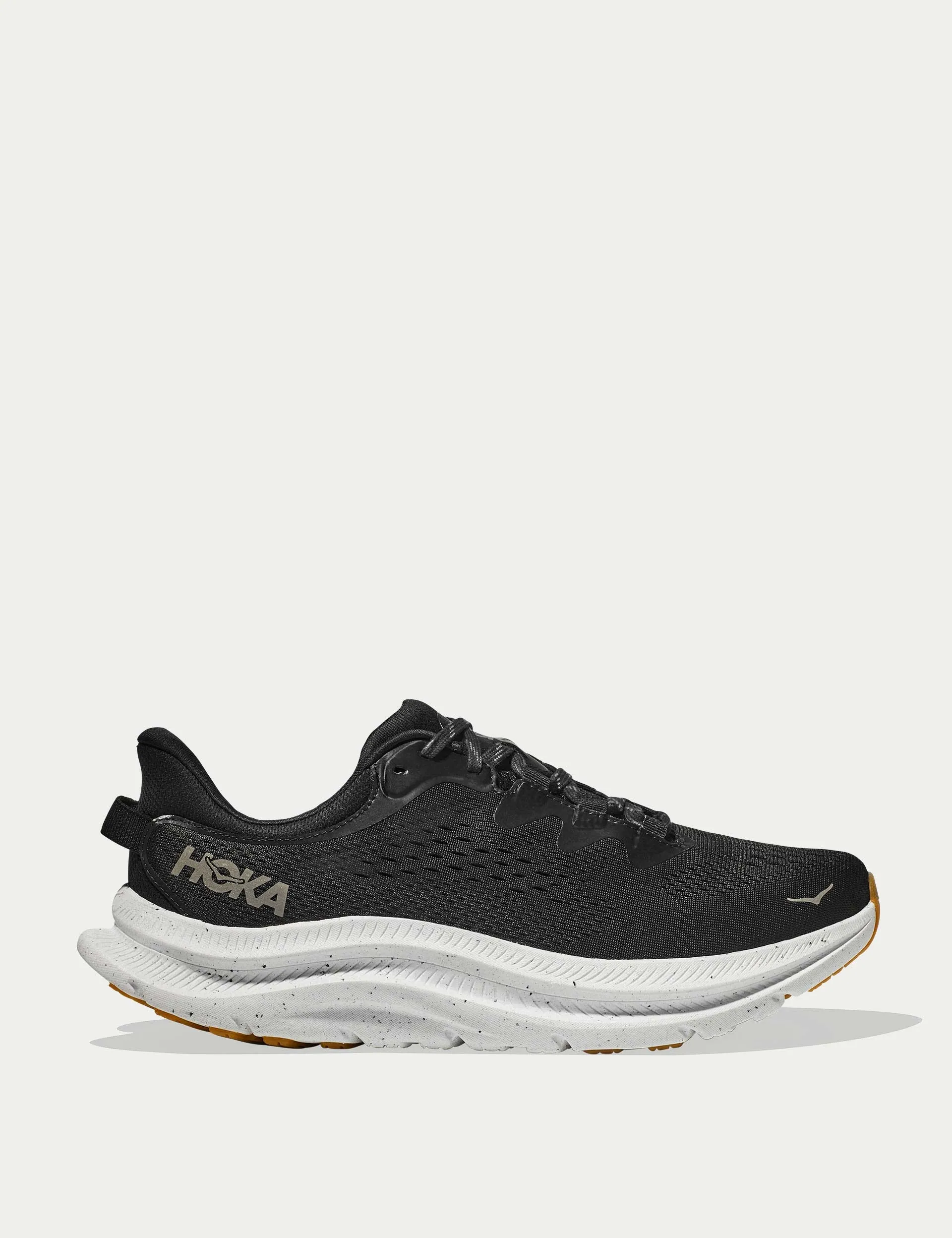 Kawana 2 - Black/White running on a rubber track shoes