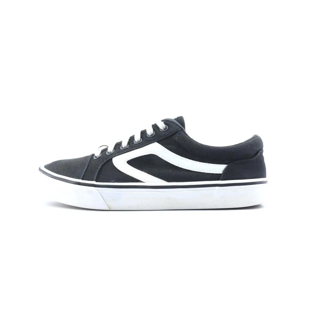 NO BOUNDARIES . Closed Toe
