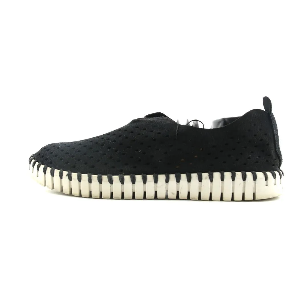 IJH . Chic Form Effortless Walk