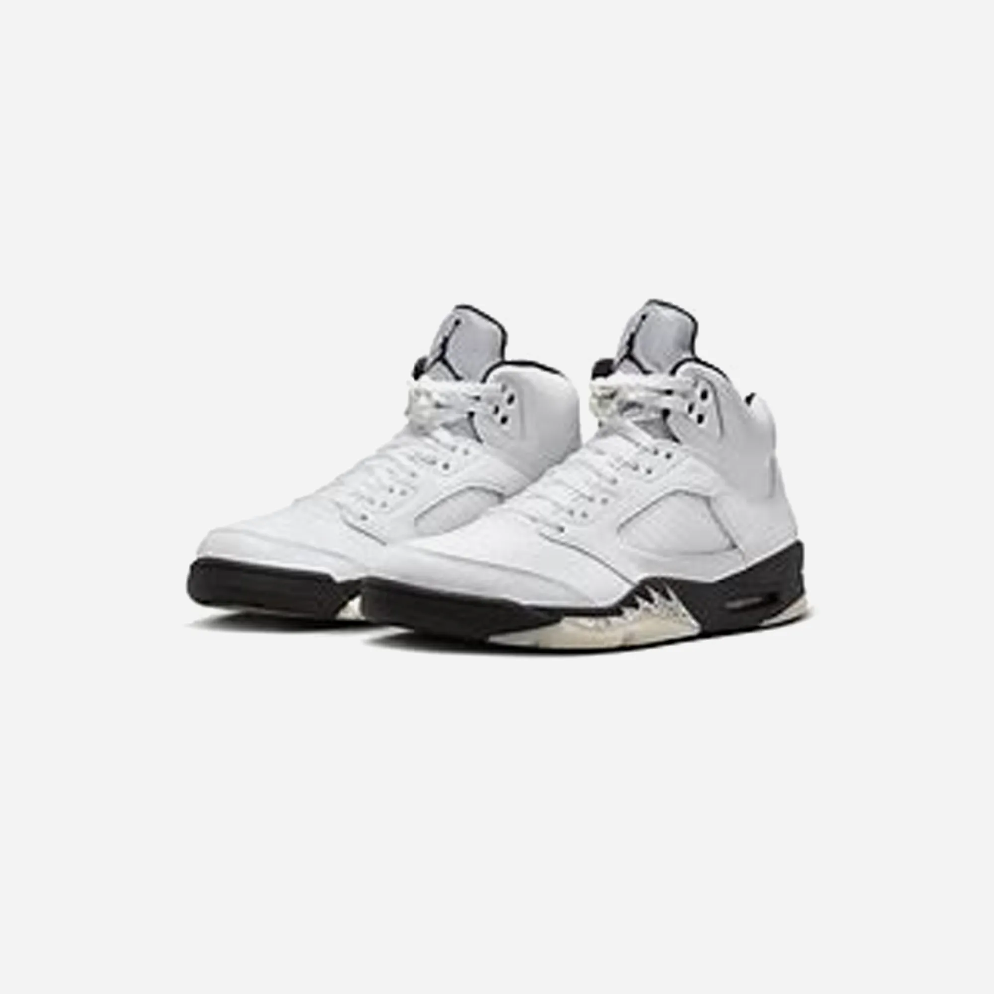Trendy sneakers Ultra Soft Insole Nike Air Jordan 5 White and Black