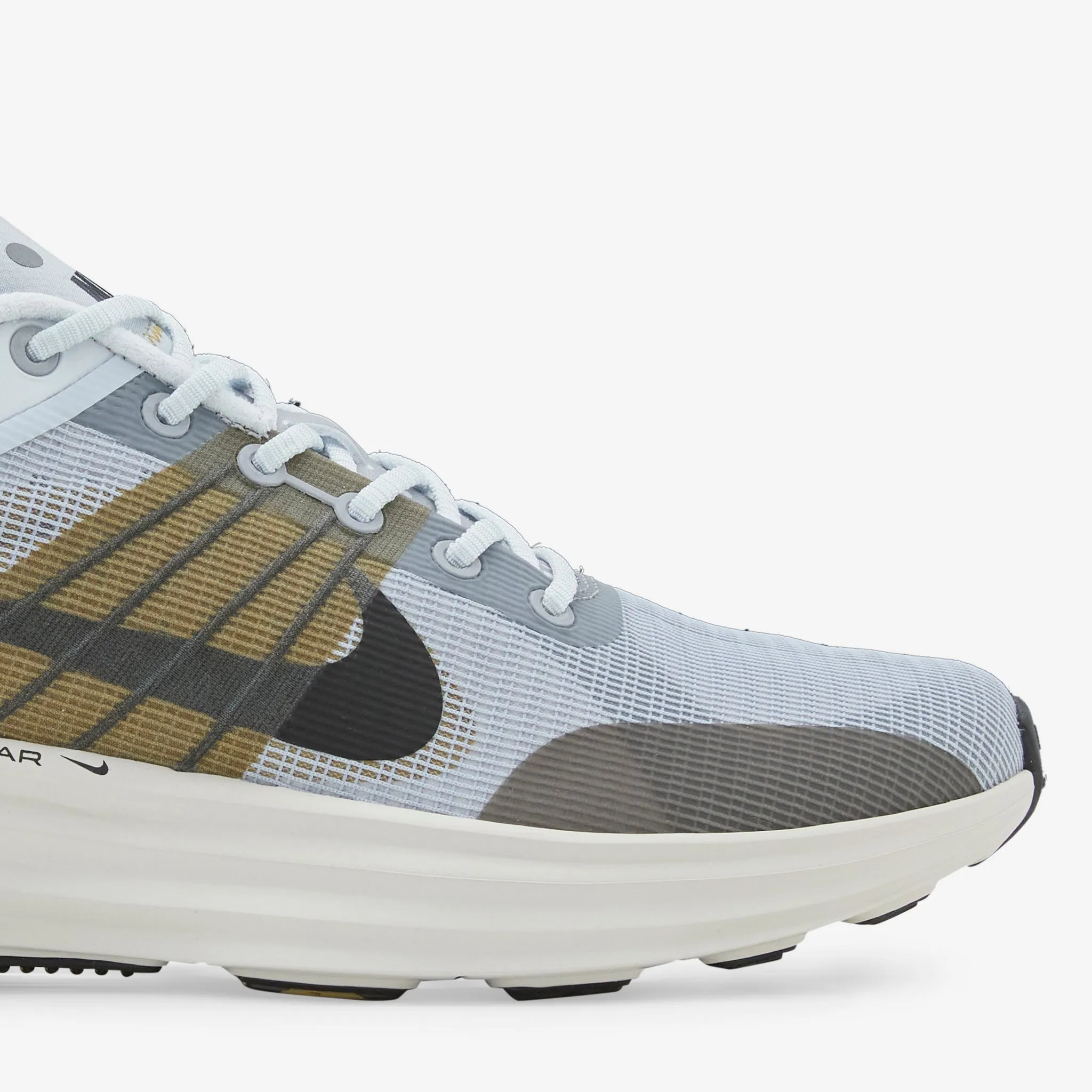 Lunar Roam Pure Platinum | Black | Wolf Grey Pause Step