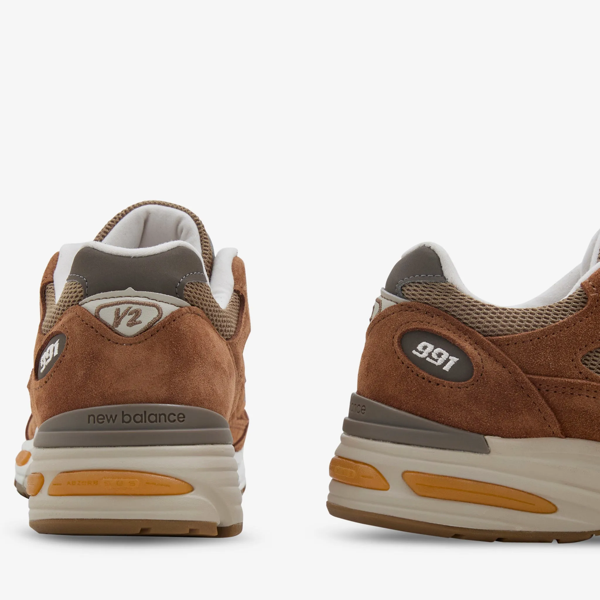 Made in UK 991v2 Caramel | Dijon Airport Style Light Stride
