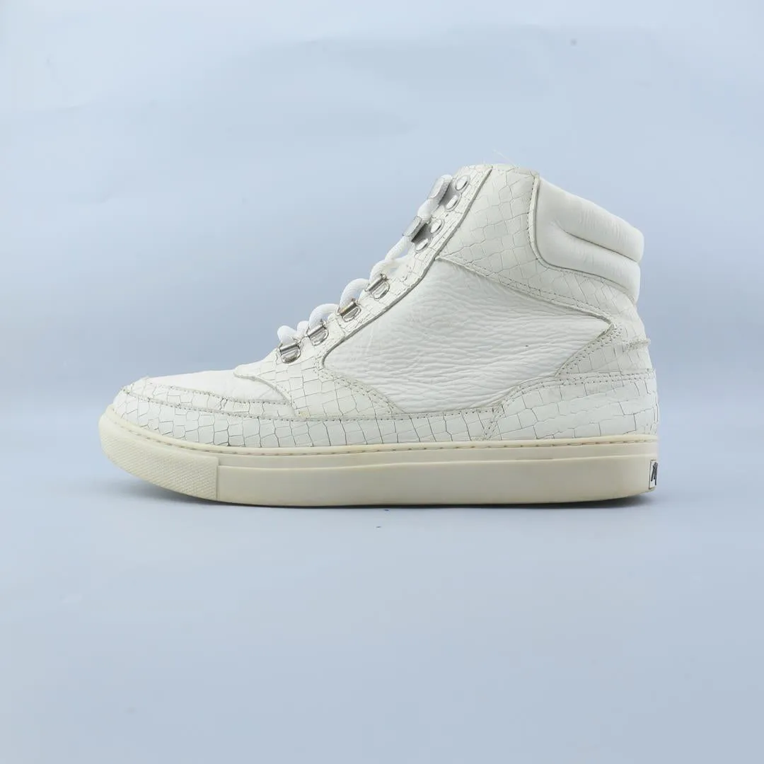 MATISSE HAILEY Street Look