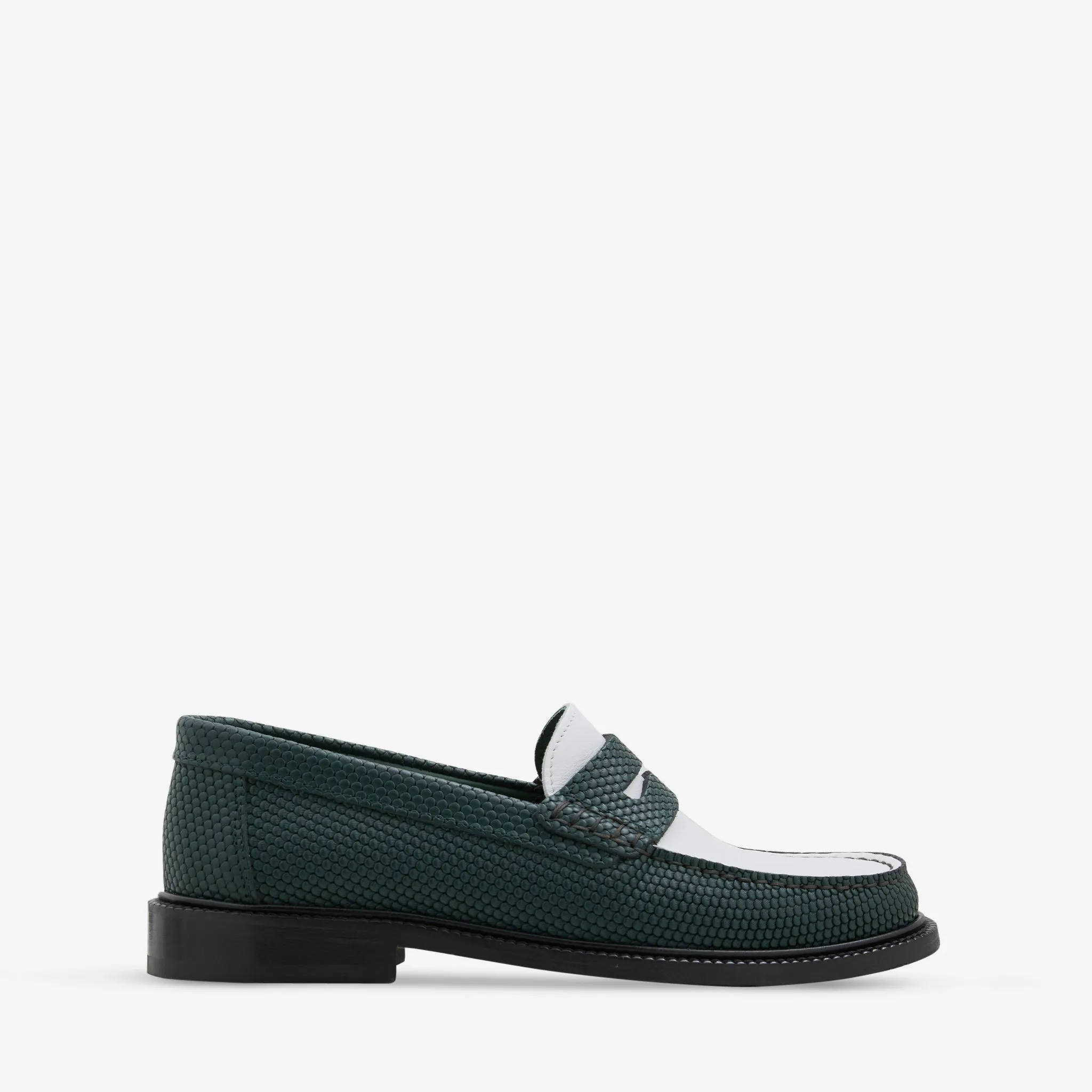 Lightweight Construction Run Light Yardee Moccasin Loafer Green Embossed